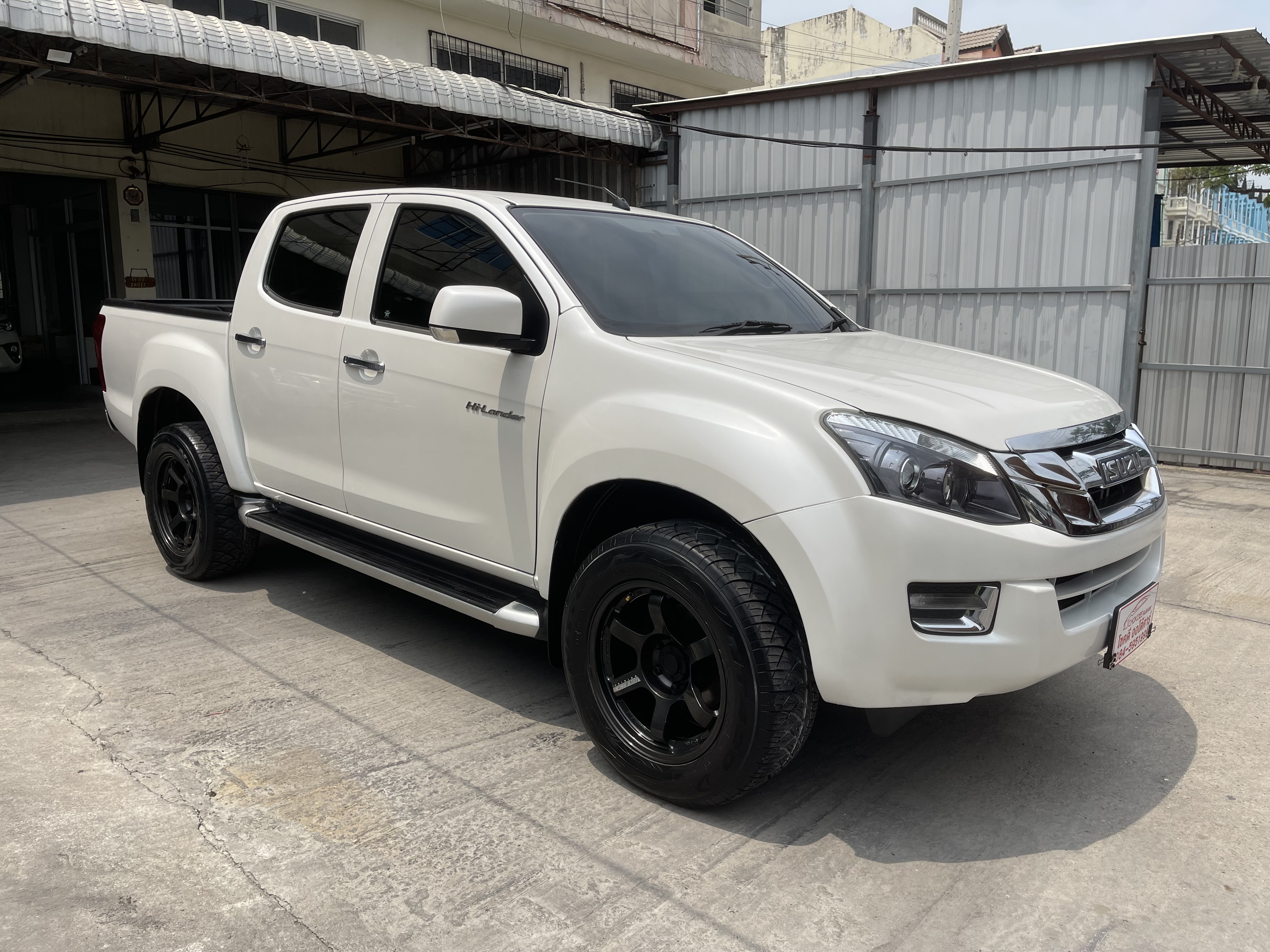 Isuzu Dmax All New 4ประตู Hilander 2.5 Vgs Z Dvd 2015 ขาวมุก