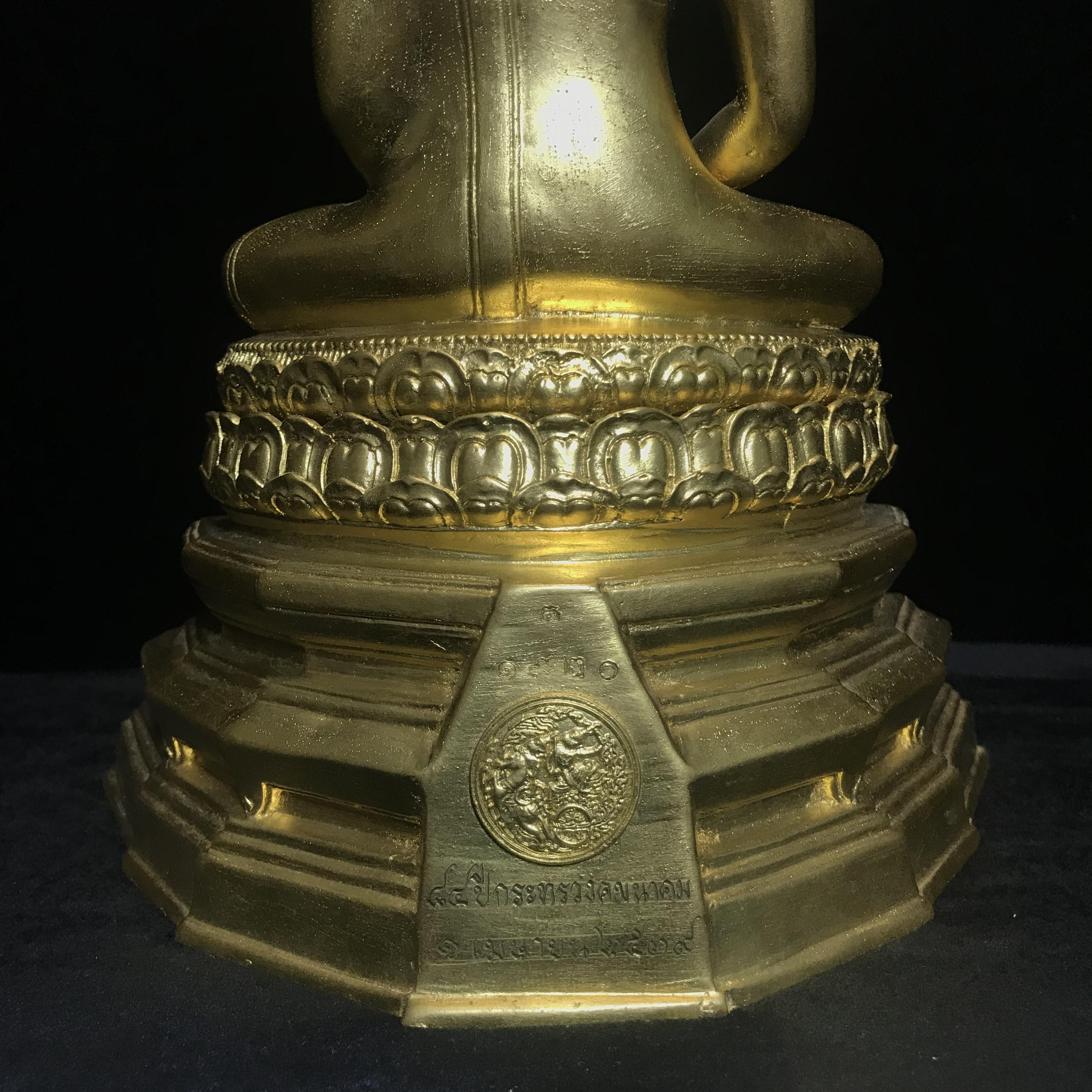 พระพุทธคมนาคมบพิธ (พระพุทธสิหิงค์จำลอง)(พระพุทธรูปประจำกระทรวงคมนาคม) ตรา ภปร. ครบรอบ 84 ปี กระทรวงคมนาคม พ.ศ.2539 เนื้อลำอู่แดงลงรักปิดทอง หน้าตัก 5 นิ้ว ปลุกเสก ณ วัดพระแก้ว พิธีใหญ่(1 ใน 3000 องค์)หายาก