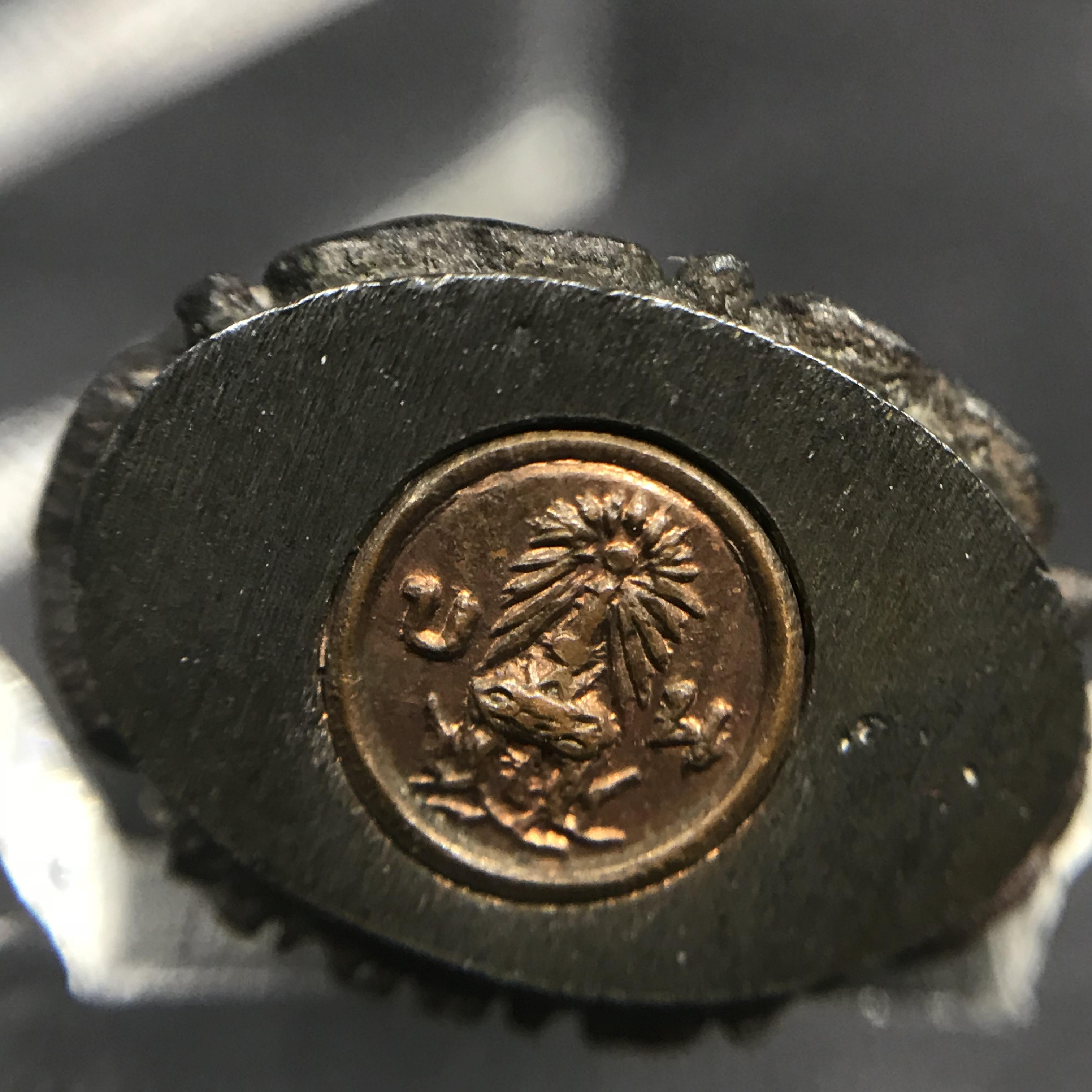 พระกริ่งไพรีพินาศ(รุ่นแรก สมเด็จพระญาณสังวร) วัดเพชรวราราม รุ่นเขาค้อ เนื้อนวโลหะ ตอกโ ค้ต ปี2520 จ.เพชรบูรณ์(1ใน2309 องค์)