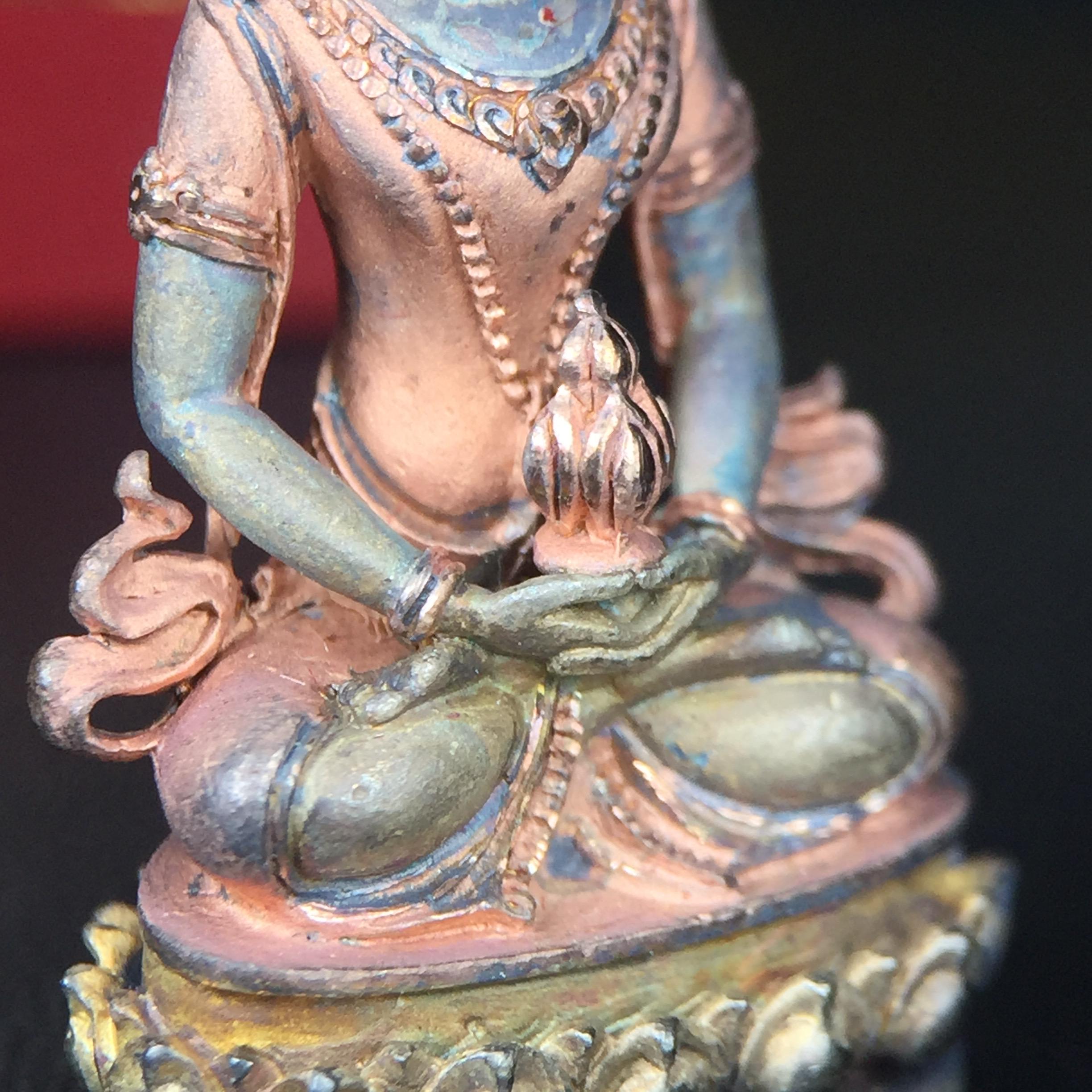 พระกริ่งอวโลกิเตศวร ( เจ้าแม่กวนอิม ) วัดโพธิ์แมนคุณาราม รุ่นอุดมโภคทรัพย์ พ.ศ.2539 เนื้อเงิน 3 กษัตริย์ พ่นทราย(ผิวเดิม ขึ้นสีรุ้งธรรมชาติ แบบนิยม เสน่ห์ของพระเนื้อเงิน) (พร้อมกล่องบรรจุการ์ดใบรับรองเดิมครบ) (อีกหนึ่งรุ่นยอดนิยม พุทธศิลป์สวยงดงาม)