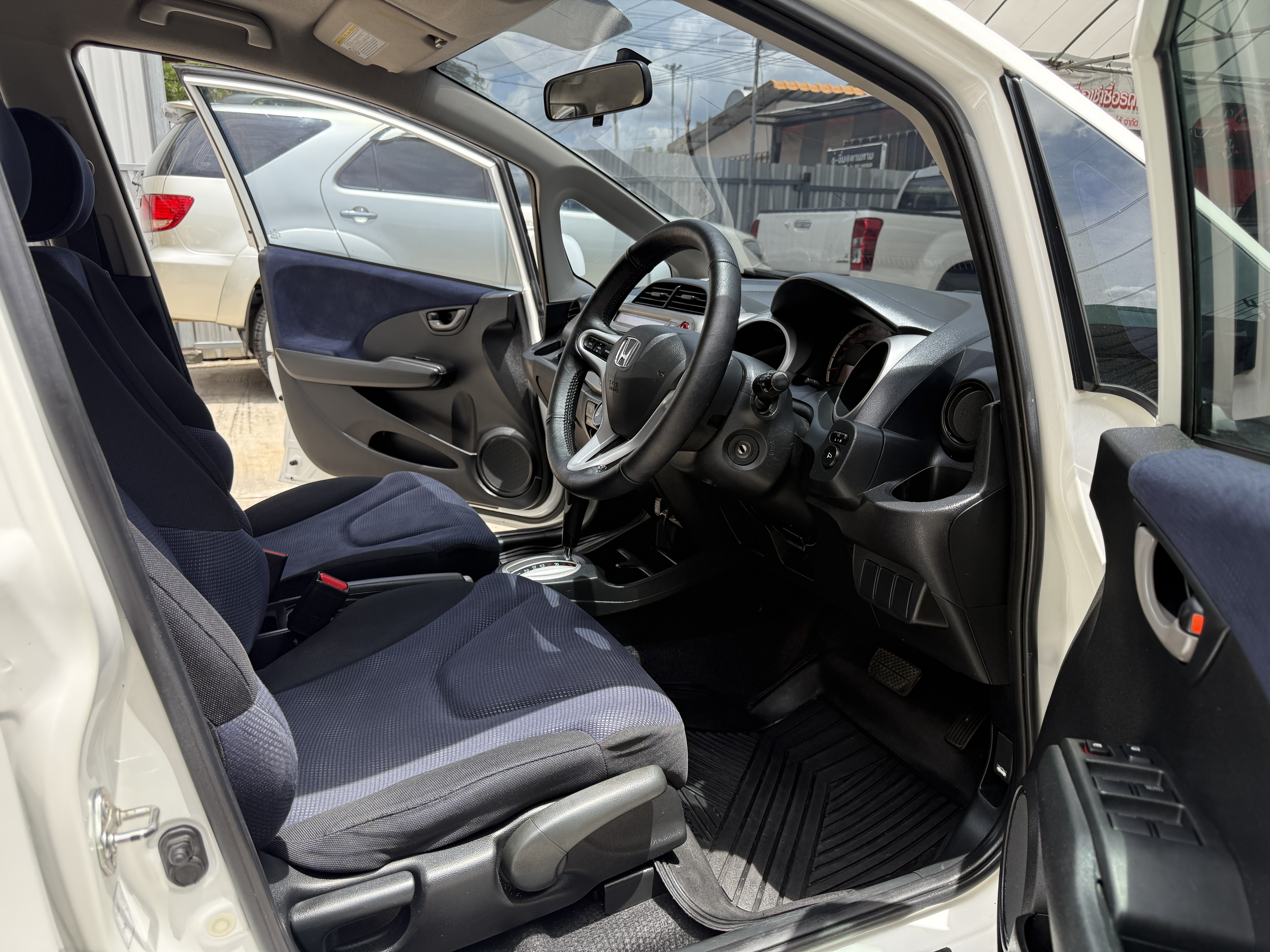 Honda Jazz 1.5 V At 2014 ขาว