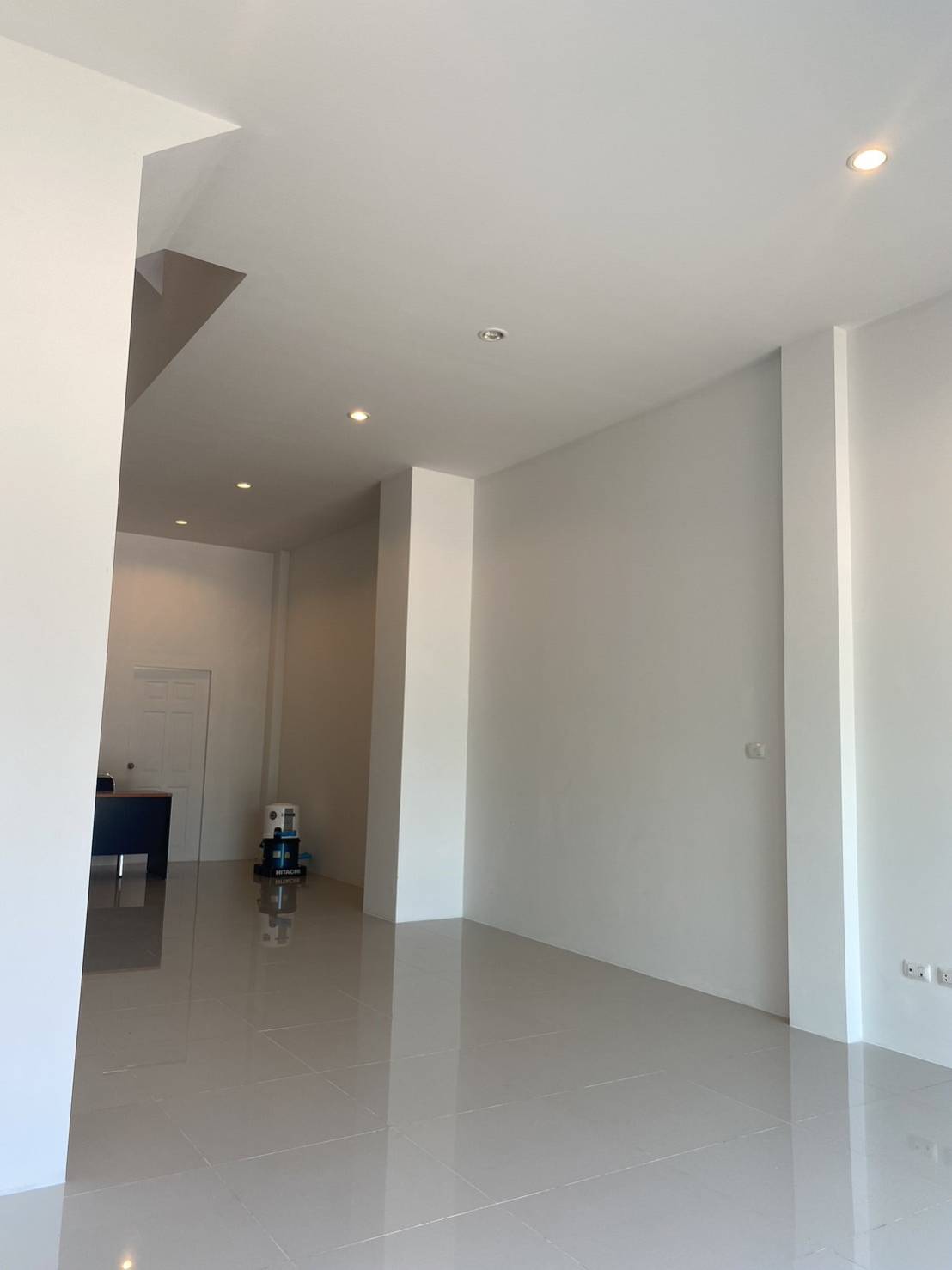 For Sales : Chaofah, 3-Storey Commercial Building, 3 Bedrooms 4 Bathrooms