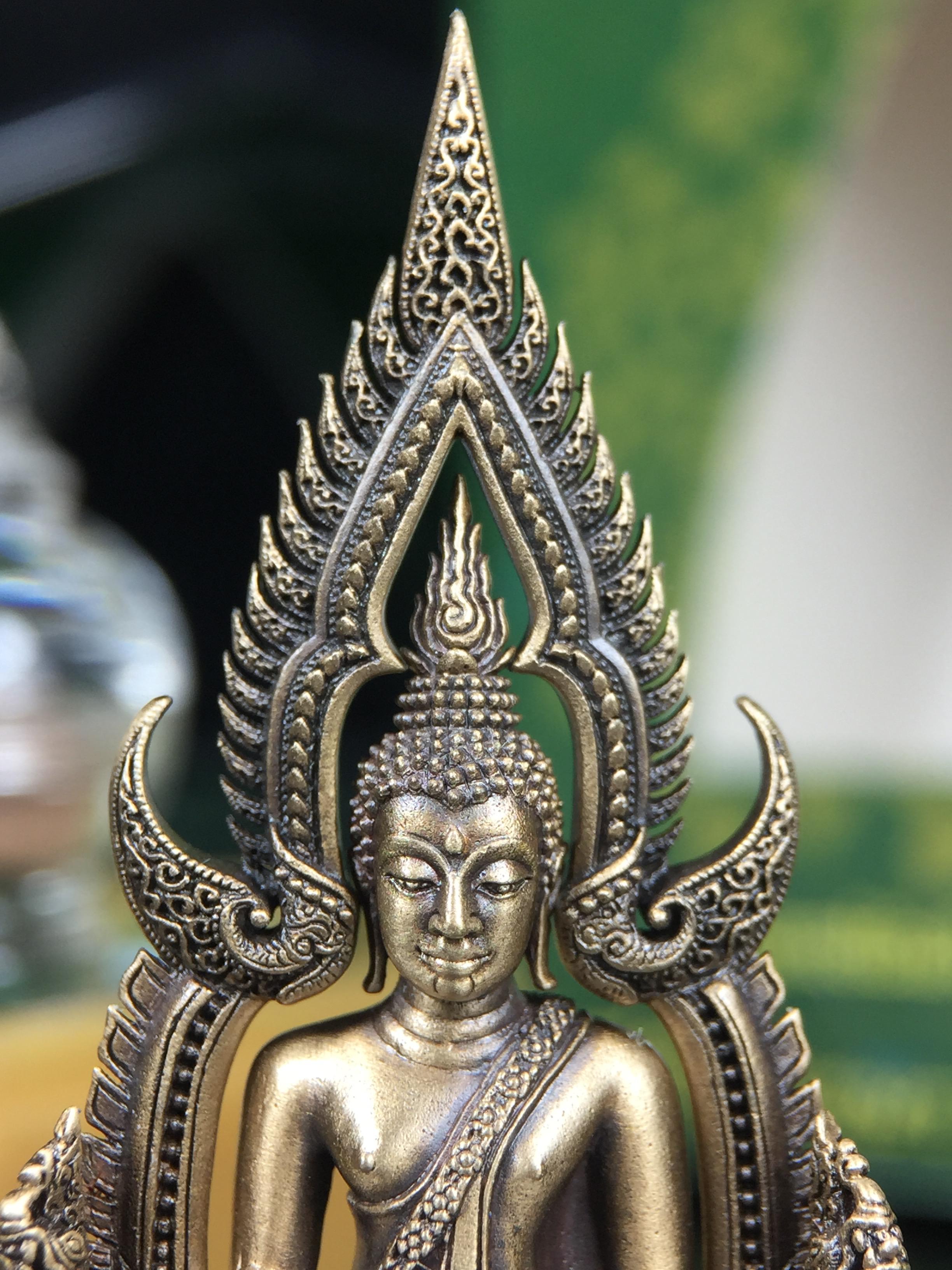 พระพุทธชินราช(จำลอง) ภปร. 84 พรรษา เนื้อบรอนซ์รมดำซาติน พิมพ์ใหญ่ขนาดหน้าตัก 3/4 นิ้ว (พระราชทานมวลสาร จิตรลดาและเส้นพระเจ้า(เส้นผม)รัชกาลที่9)พุทธศิลป์ทรงคุณค่าอีกหนึ่งรุ่นยอดนิยม(1ใน5000องค์)