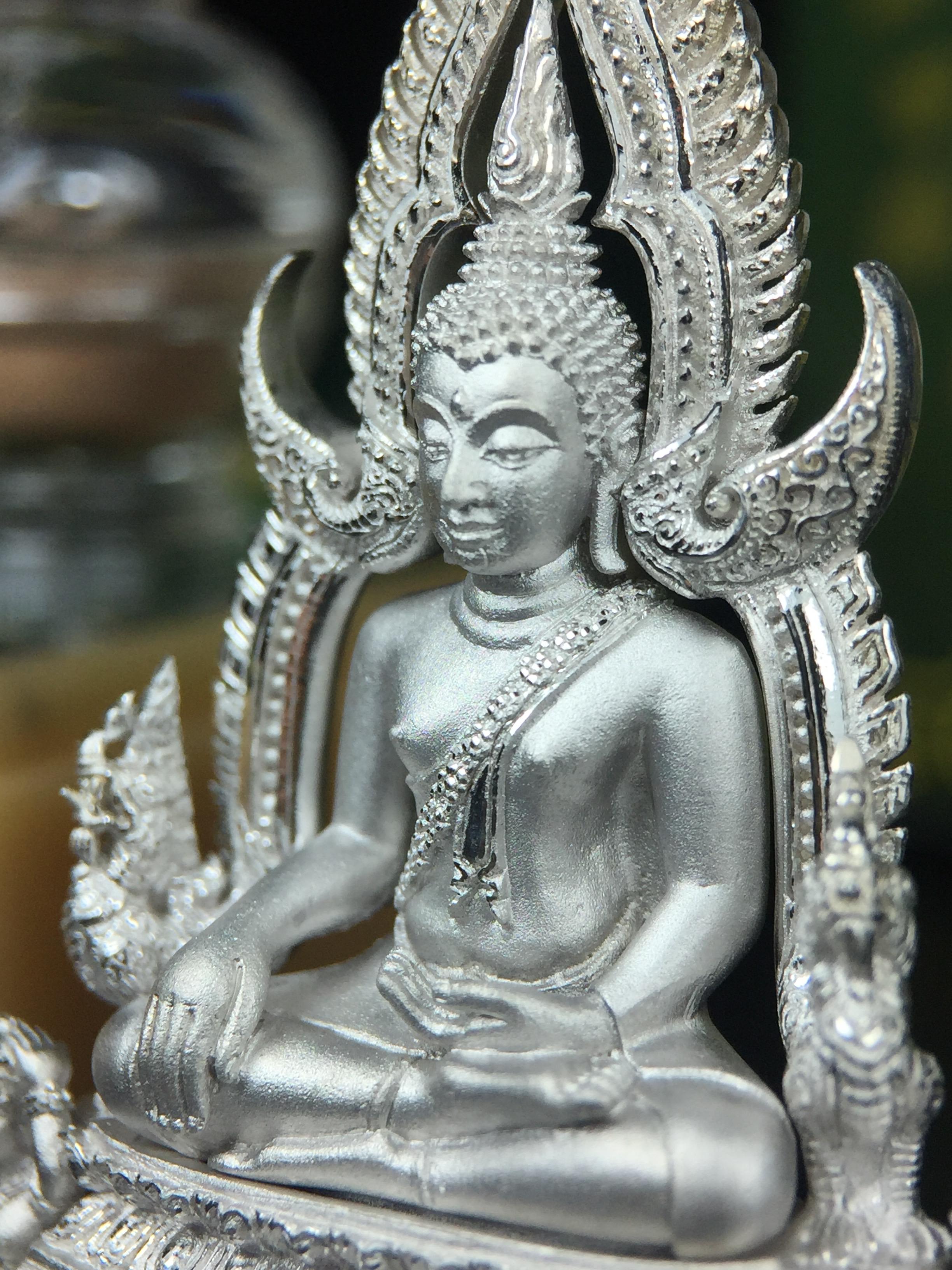 พระพุทธชินราช(จำลอง) ภปร. 84 พรรษา เนื้อเงินชุบทองคำขาว พิมพ์ใหญ่ขนาดหน้าตัก 3/4 นิ้ว(พระราชทานมวลสาร จิตรลดาและเส้นพระเจ้า(เส้นผม))รัชกาลที่9)พุทธศิลป์ทรงคุณค่าอีกหนึ่งรุ่นยอดนิยม(1ใน 3000 องค์)