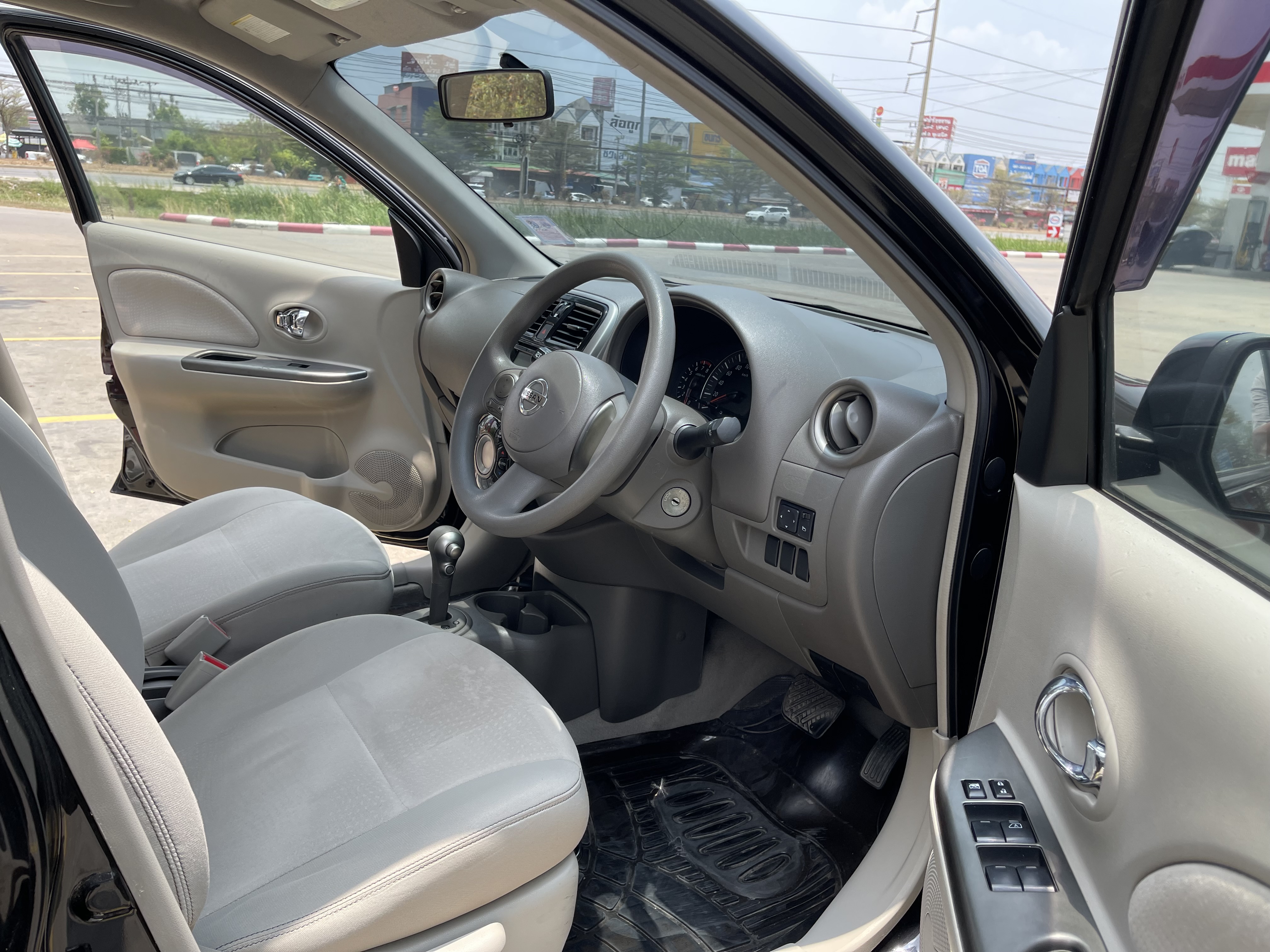 Nissan March 1.2 V At 2013 ดำ