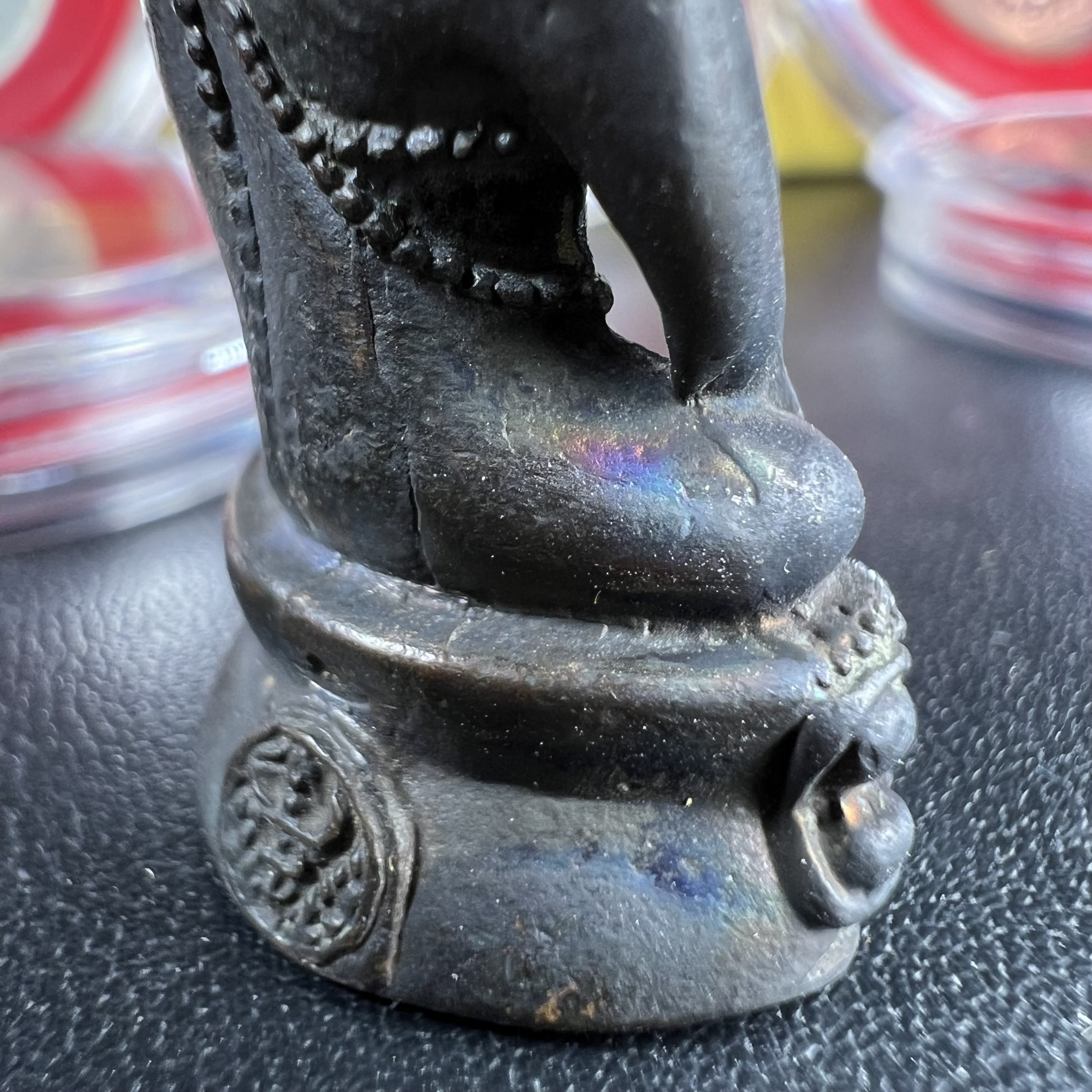 วัตถุมงคลคุ้มเกล้าฯ มหามงคลเฉลิมพระชนมพรรษา 6 รอบ รัชกาลที่ 9 ชุดพิเศษกรรมการ(สุดหายาก) (ในหลวงรัชกาลที่9 ทรงจุดไฟพระฤกษ์และเททอง พิธีใหญ่)ยอดนิยมหายาก