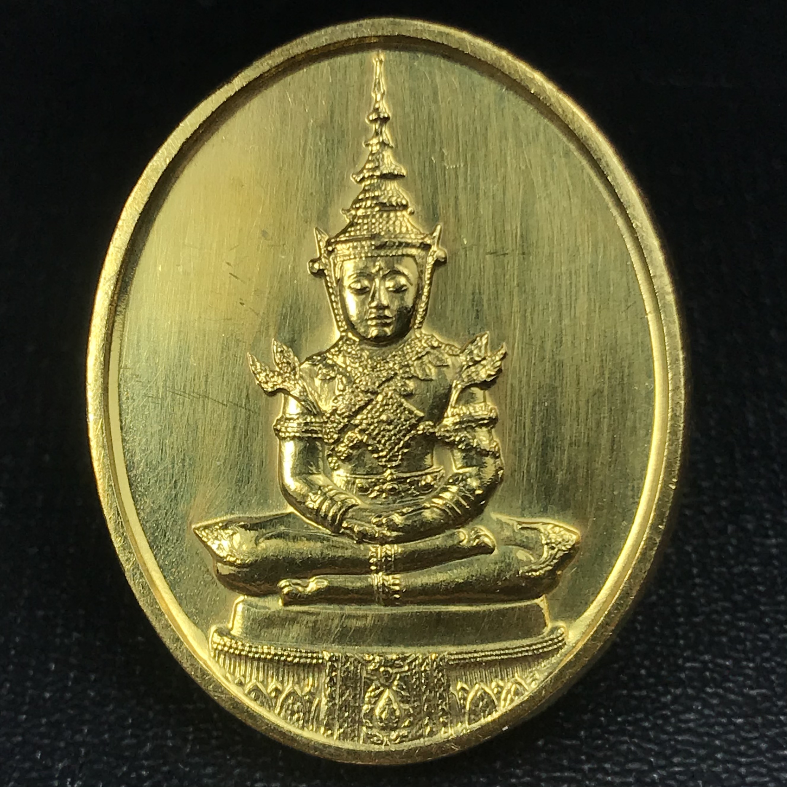 เหรียญพระแก้วมรกตหลัง ภปร ฉลองกรุงรัตนโกสินทร์ครบ 200 ปี พ.ศ.2525 พิมพ์ทรงเครื่องฤดูร้อน เนื้อทองคำ(รุ่นแรก)(บล็อกแรกไม่มีพระราชศรัธา)(ในหลวงรัชกาลที่9 เสด็จในพิธี)