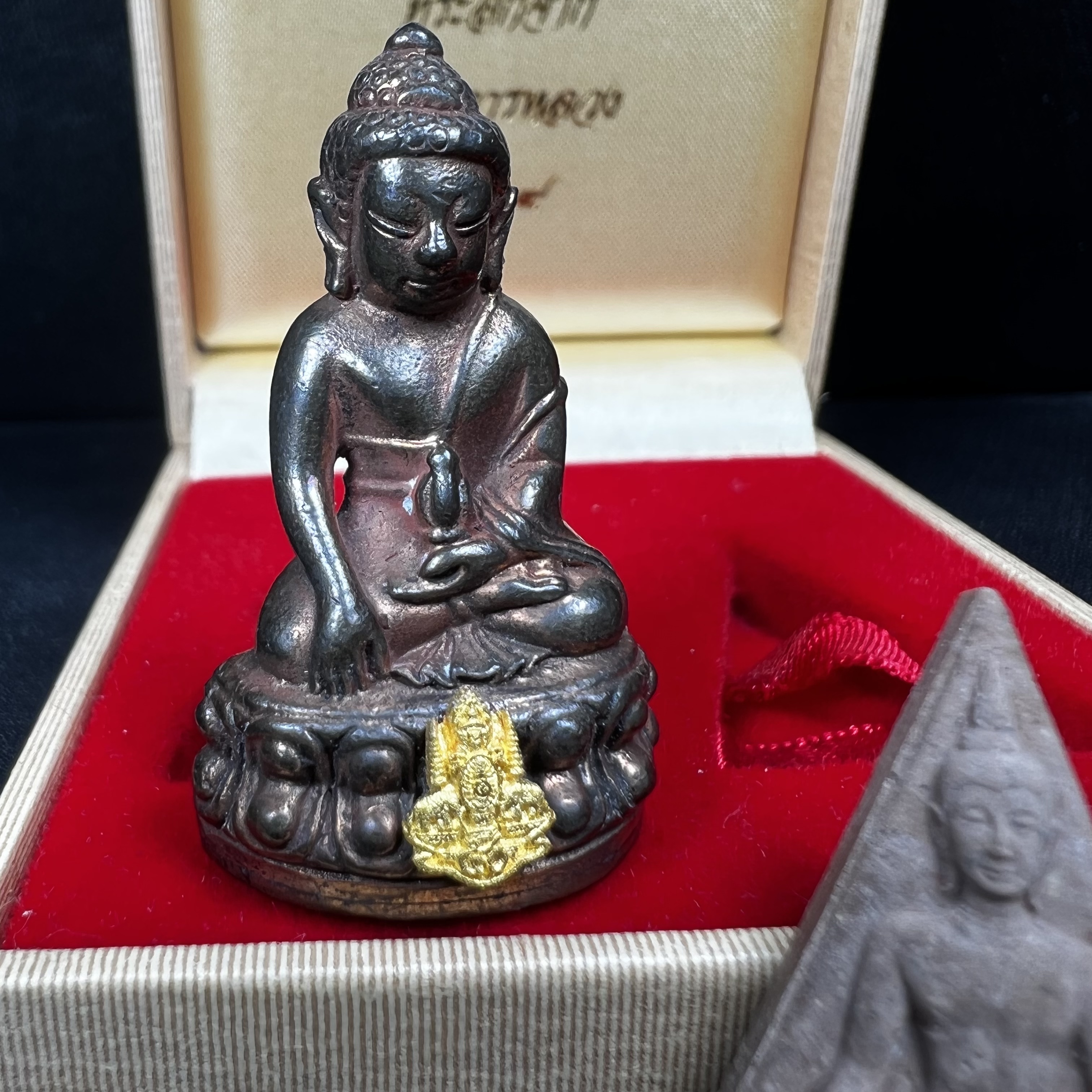 พระกริ่งเจริญโภคทรัพย์ พระพิมพ์จิตรลดา ที่ระลึกโครงการหลวง ปี2539(ชุดกรรมการหายาก)(1ใน1999ชุด)