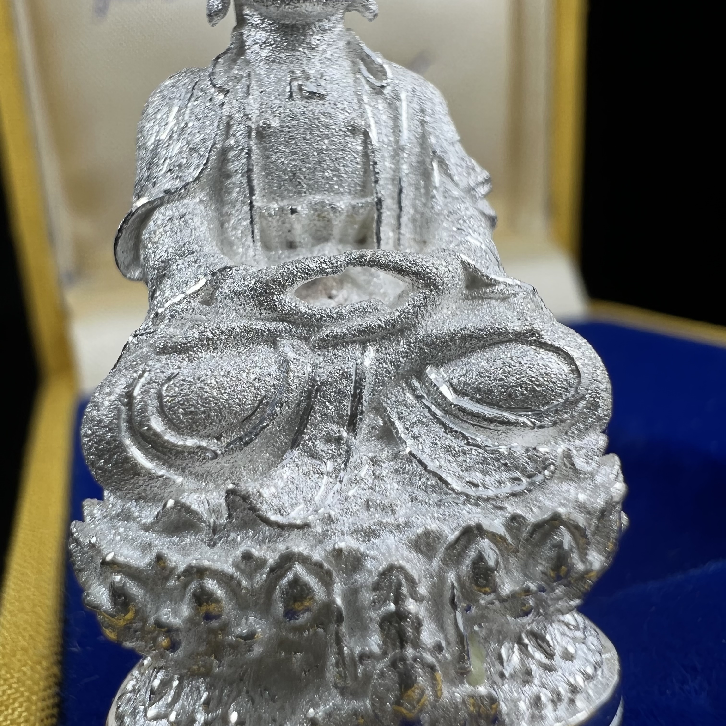 พระกริ่งจีน "ต้าเยิ่นถะ" (เนื้อเงิน) รุ่น กาญจนาภิเษก ครองราชย์ 50 ปี วัดบวรนิเวศวิหาร ปี2538 (คัดสภาพสวยเดิม พิธีใหญ่ พุทธศิลป์งดงาม)1 ใน 6001 องค์