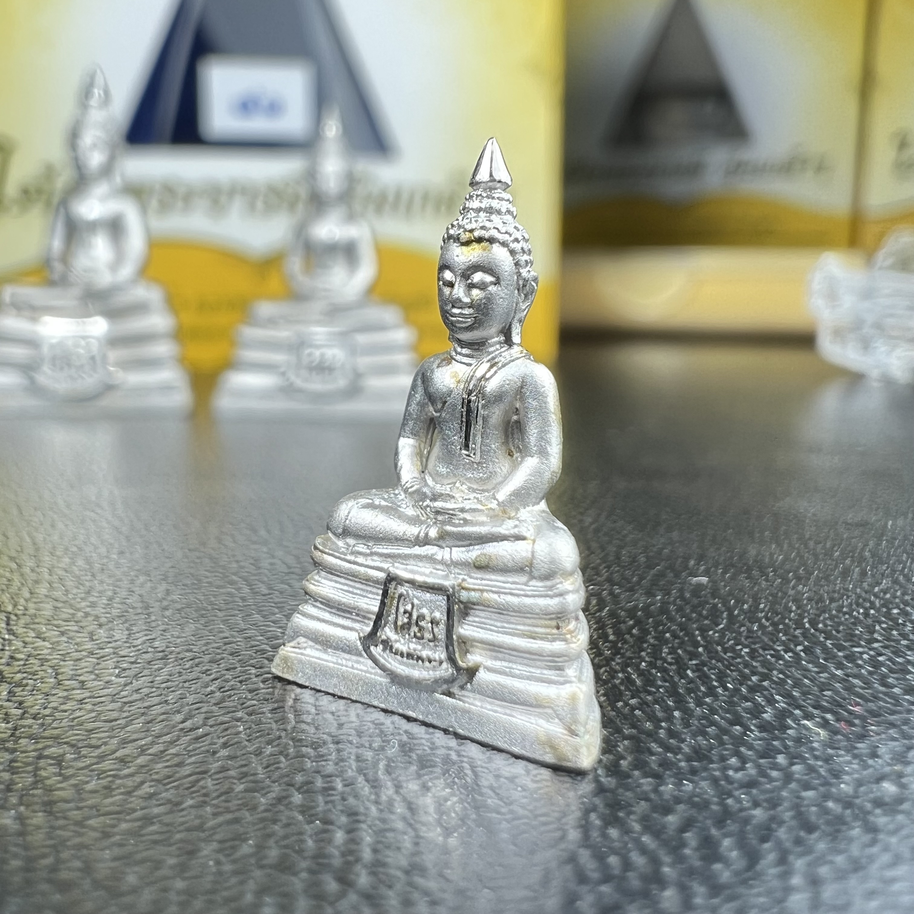 พระพุทธโสธร คุ้มเกล้าฯ ภปร.(ใต้ร่มพระบารมี คุ้มเกล้า) 60ปี รพ.ภูมิพลฯ พ.ศ.2552 เนื้อเงิน ชุบทองคำขาว(ลอยองค์พิมพ์ ใหญ่+กลาง+เล็ก)(1ชุด 3 พิมพ์ ครบทุกแบบที่จัดสร้าง)1 ใน 5000 ชุด ครบชุดหายาก