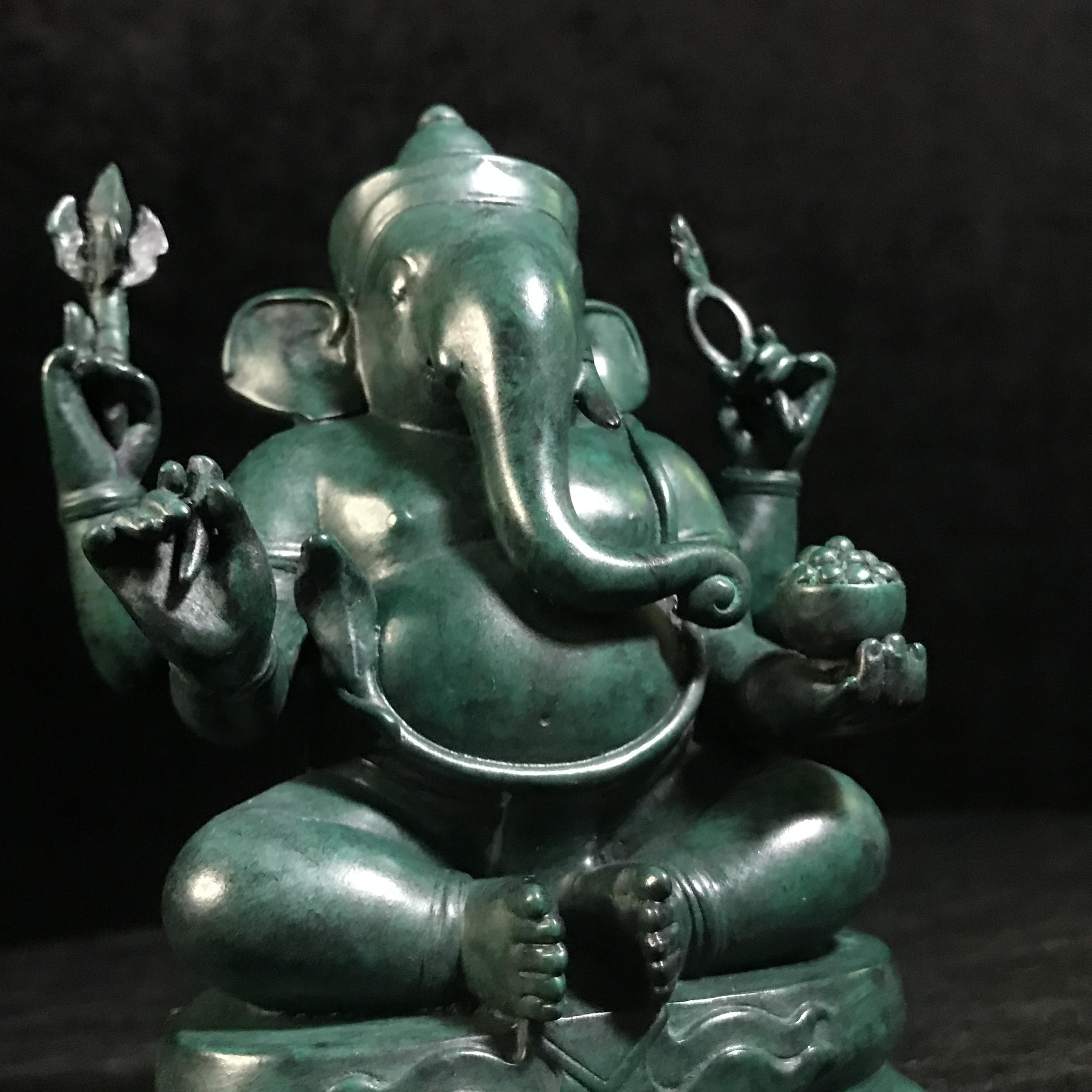 พระพิฆเนศวร 65 ปี คณะจิตรกรรม มหาวิทยาลัยศิลปากร ปี2551 ลอยองค์เนื้อสำริดขนาดหน้าตัก 3 นิ้ว(เนื้อสำริดเขียวพลาติน่า)