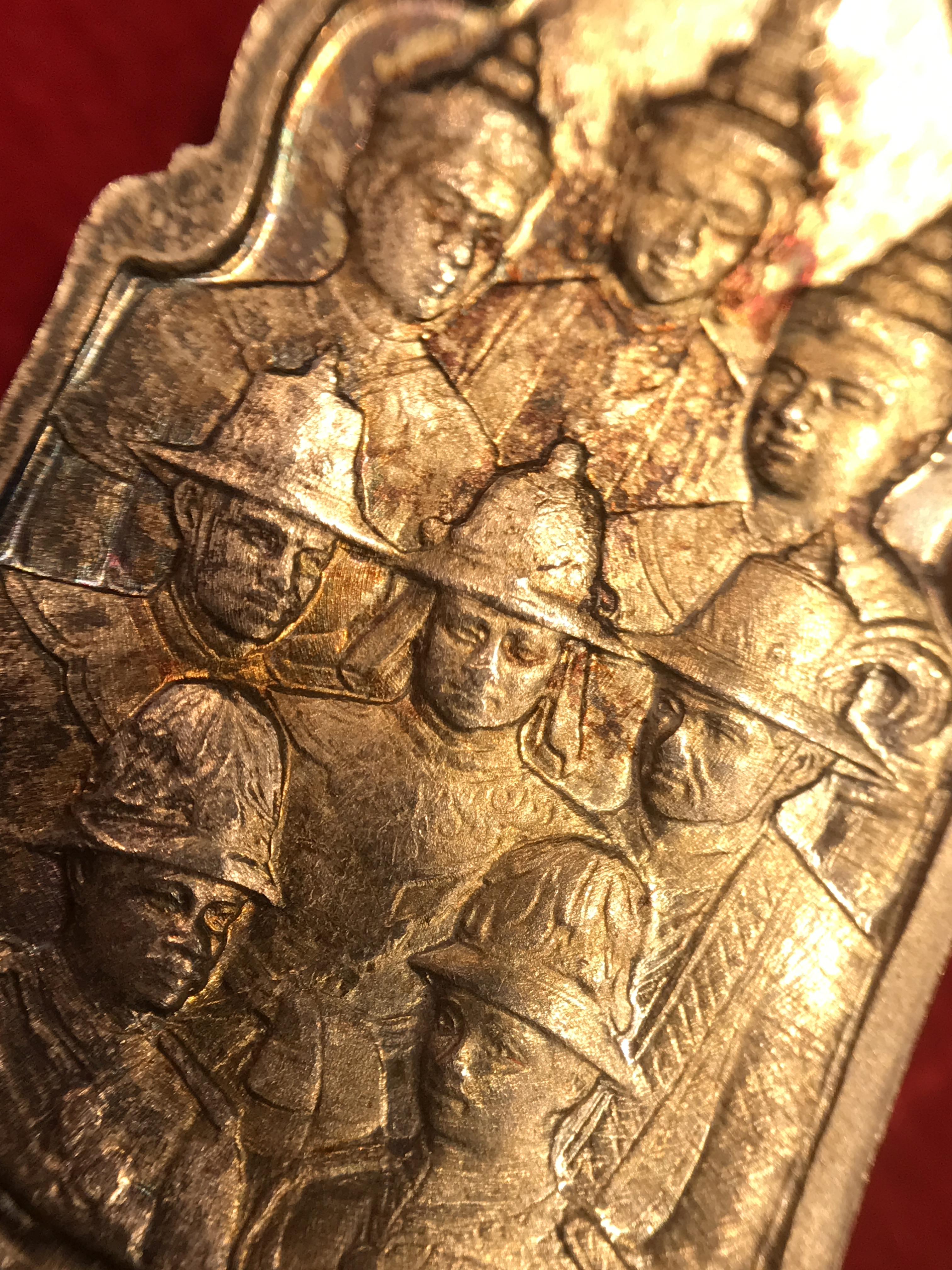 เหรียญนวมหาราชเฉลิมพระชนพรรษา 5 รอบ รัชกาลที่9 ปี 2530 เนื้อเงินกล่องเดิม(หายาก)