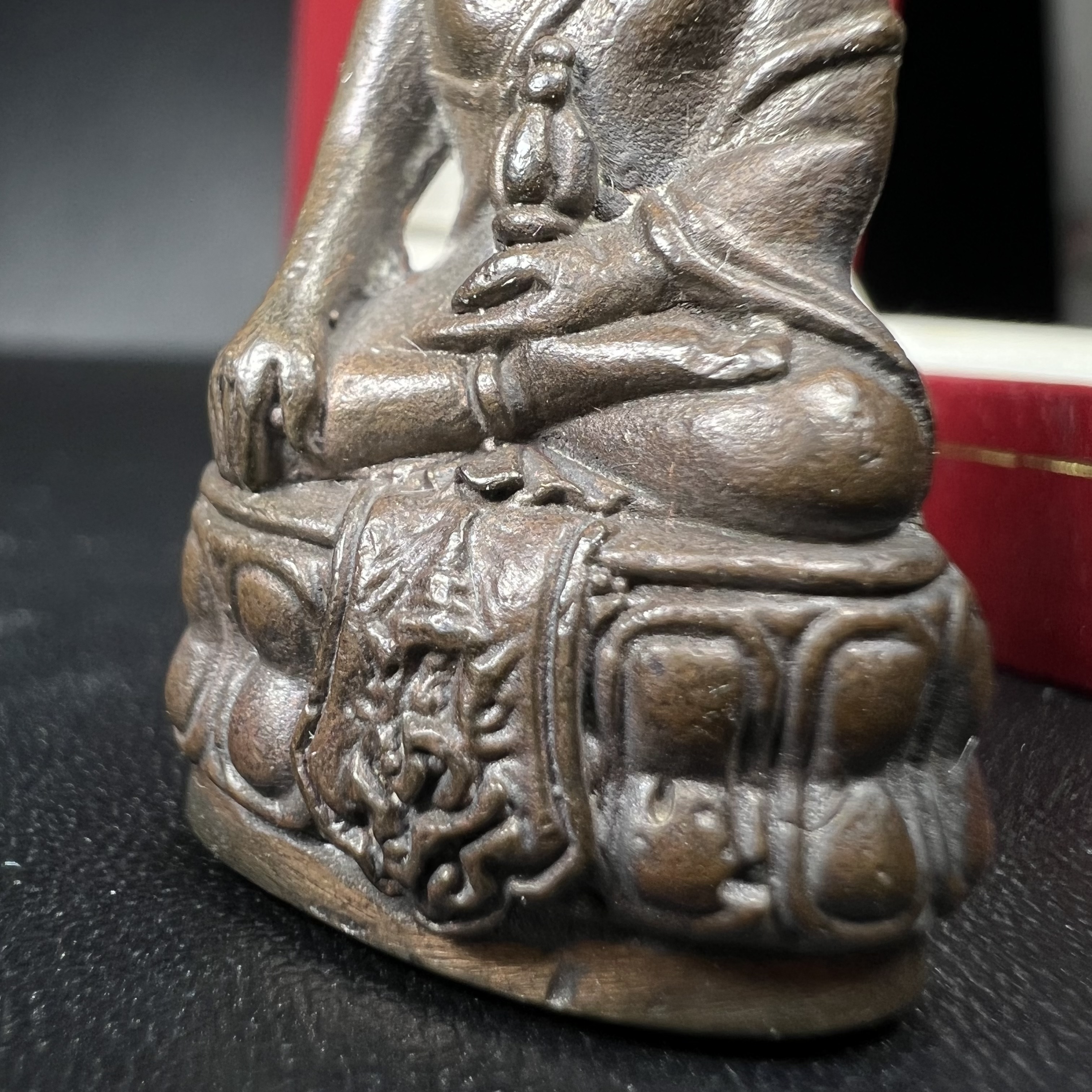 พระกริ่ง ภปร. 60 ปี ธรรมศาสตร์ สร้างเป็นที่ระลึกการสถาปนาครบรอบ 60 ปี มหาวิทยาลัยธรรมศาสตร์ ปี 2537(ในหลวงรัชกาลที่9 เสด็จเป็นประธานในพิธี)(พิธีใหญ่ เกจิที่มีชื่อเสียงมาร่วมปลุกเสกจำนวนมาก ชนวนมาลสารเก่าเข้มขลัง )**ของดีธรรมศาสตร์ที่ศิษย์เก่าไม่ควรพลาด**