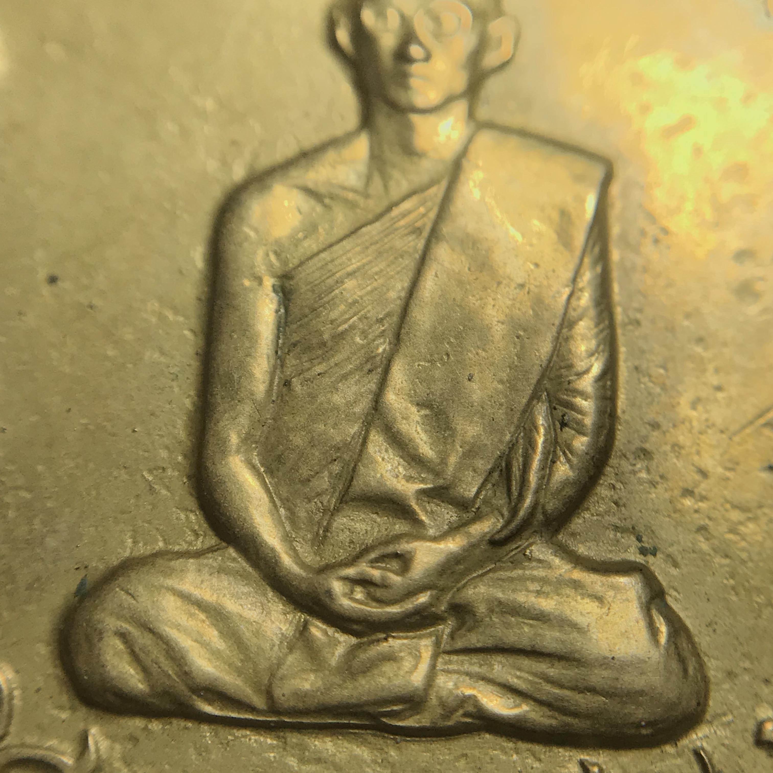 เหรียญทรงผนวช ในหลวงรัชกาลที่9 วัดบวรนิเวศวิหาร พ.ศ.2508 เนื้อทองเหลืองฝาบาตร พิมพ์ธรรมดา(เจดีย์ไม่เต็ม) บล็อกหลังอัลปาก้า สภาพสวยสุดๆคมๆหายาก