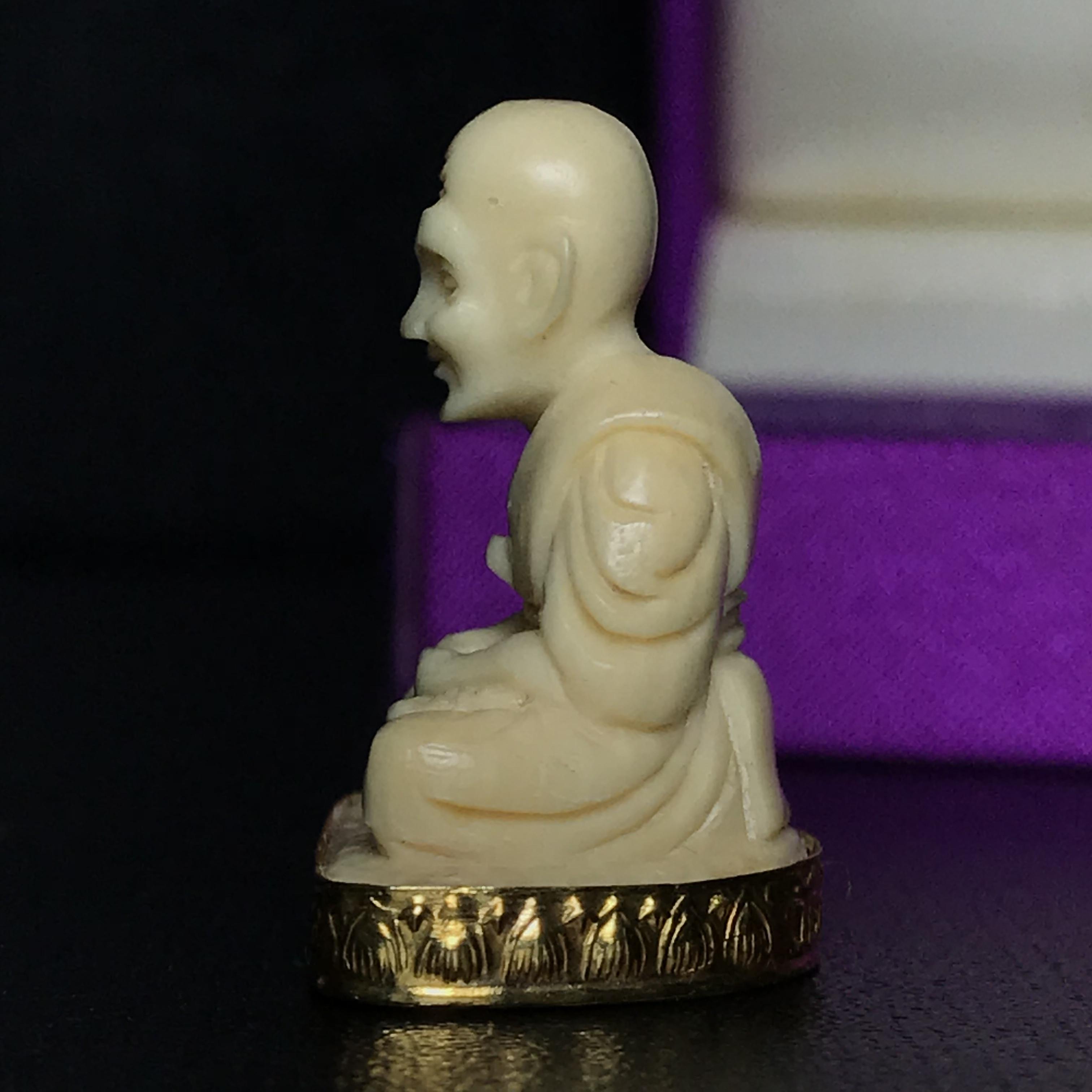 สมเด็จหลวงปู่ทวด รุ่นคชสารหมื่นปี (ศิลปาชีพ) วัดช้างให้ ปี2541(พิมพ์ลอยองค์ฐานทองคำ)