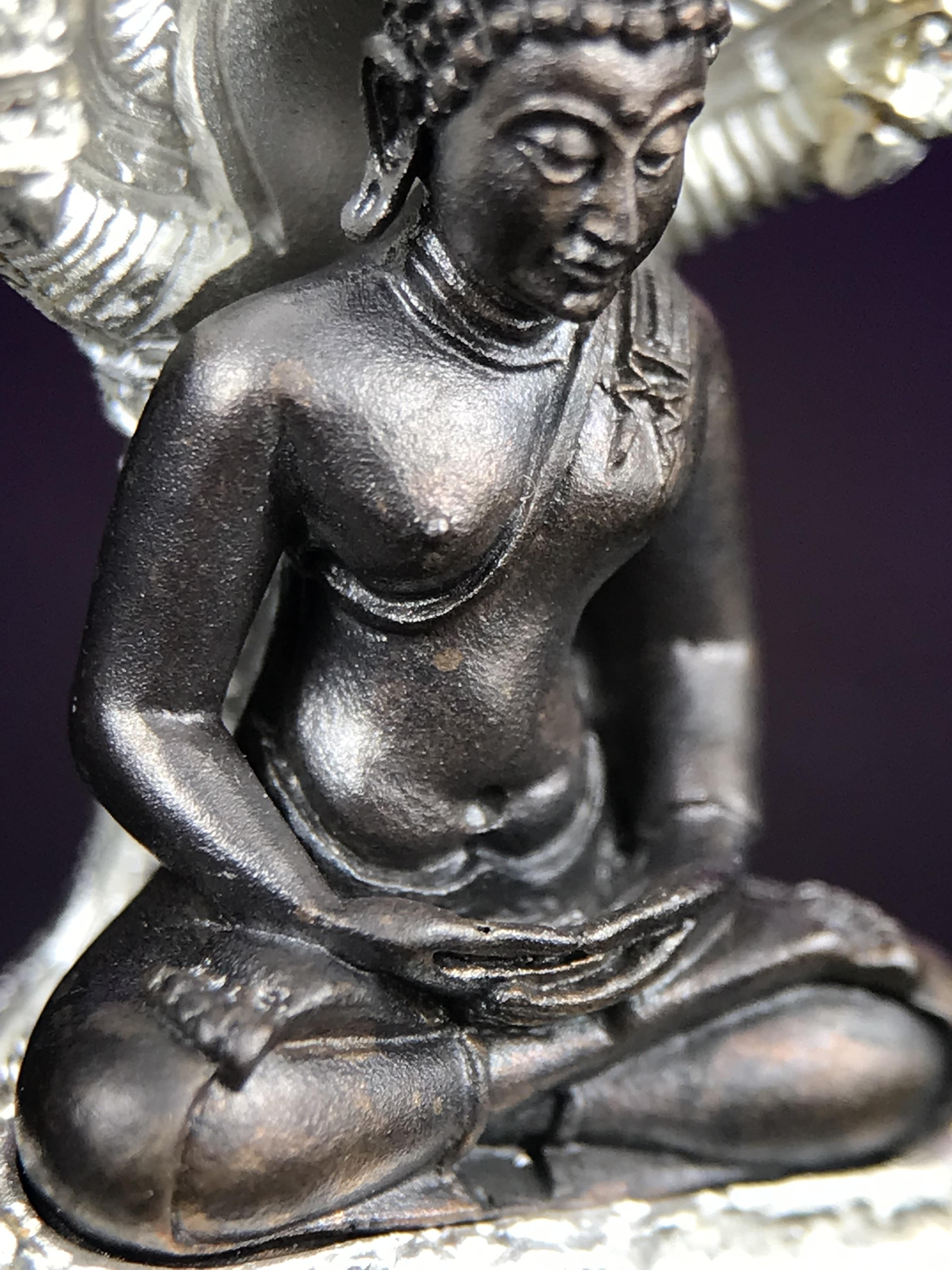 พระนาคปรก สธ. รุ่นสร้างพระอุโบสถเฉลิมพระเกียรติ 4 รอบ 84 พรรษา สมเด็จพระเทพรัตนราชสุดาฯ วัดบวรนิเวศวิหาร ปี 2543 พิมพ์ใหญ่ องค์พระเนื้อนวโลหะ ฐานนาคปรกเนื้อเงิน(สภาพ สวย )พิธีใหญ่ พุทธศิลป์งดงาม หายาก(องค์หมายเลขสวย ๒๖๗) (1 ใน 1999 องค์)