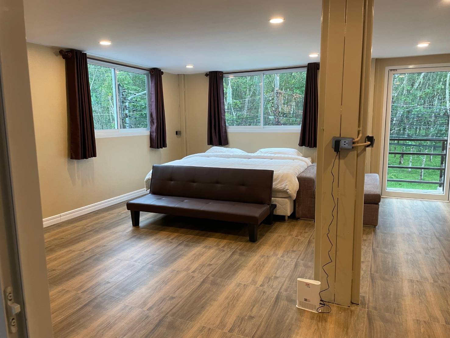 For Rent : Pasak, 3-Storey Apartments , 17 Rooms