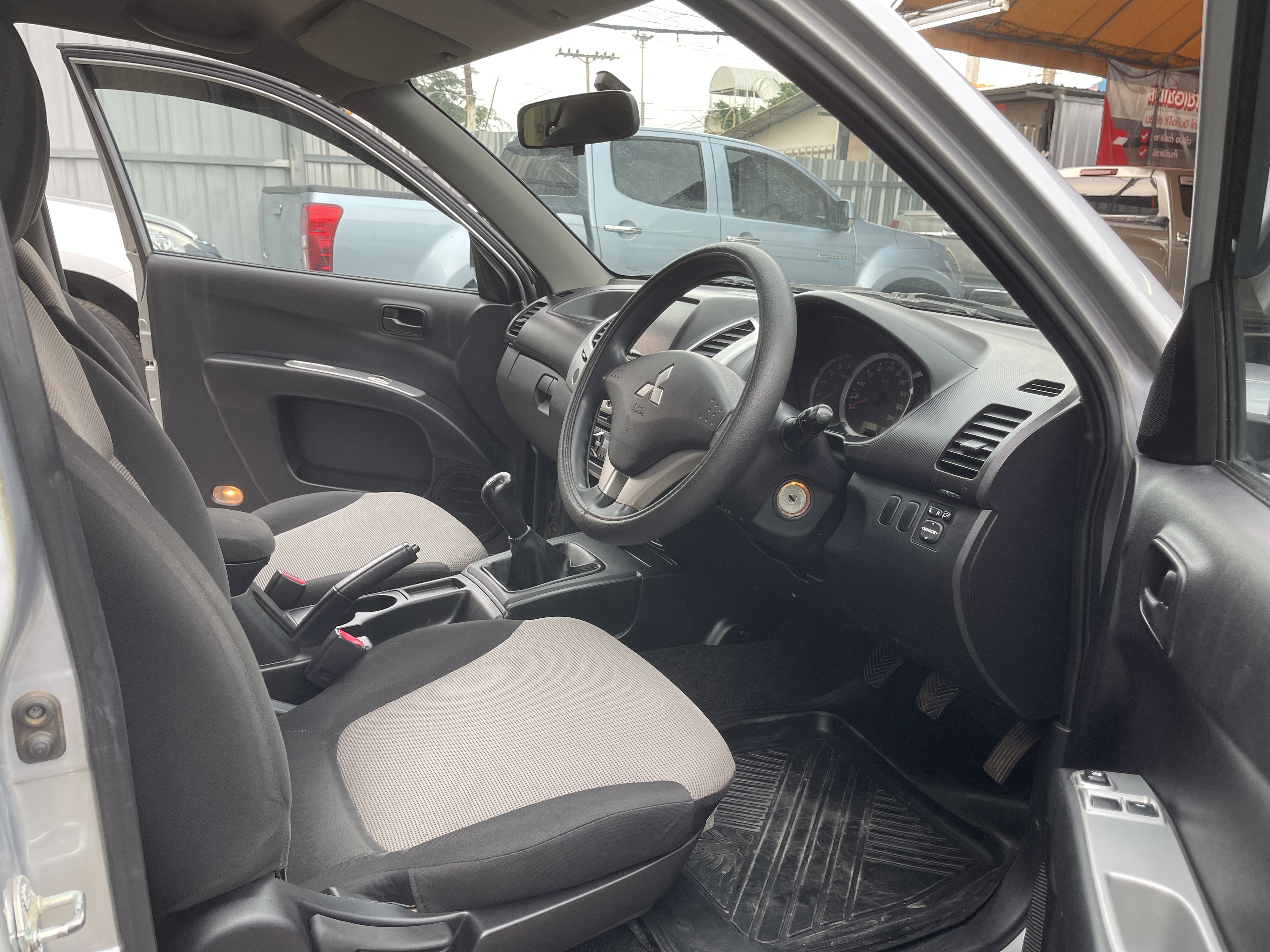 Mitsubishi Triton Cab 2.5 GLX 2014 เงิน