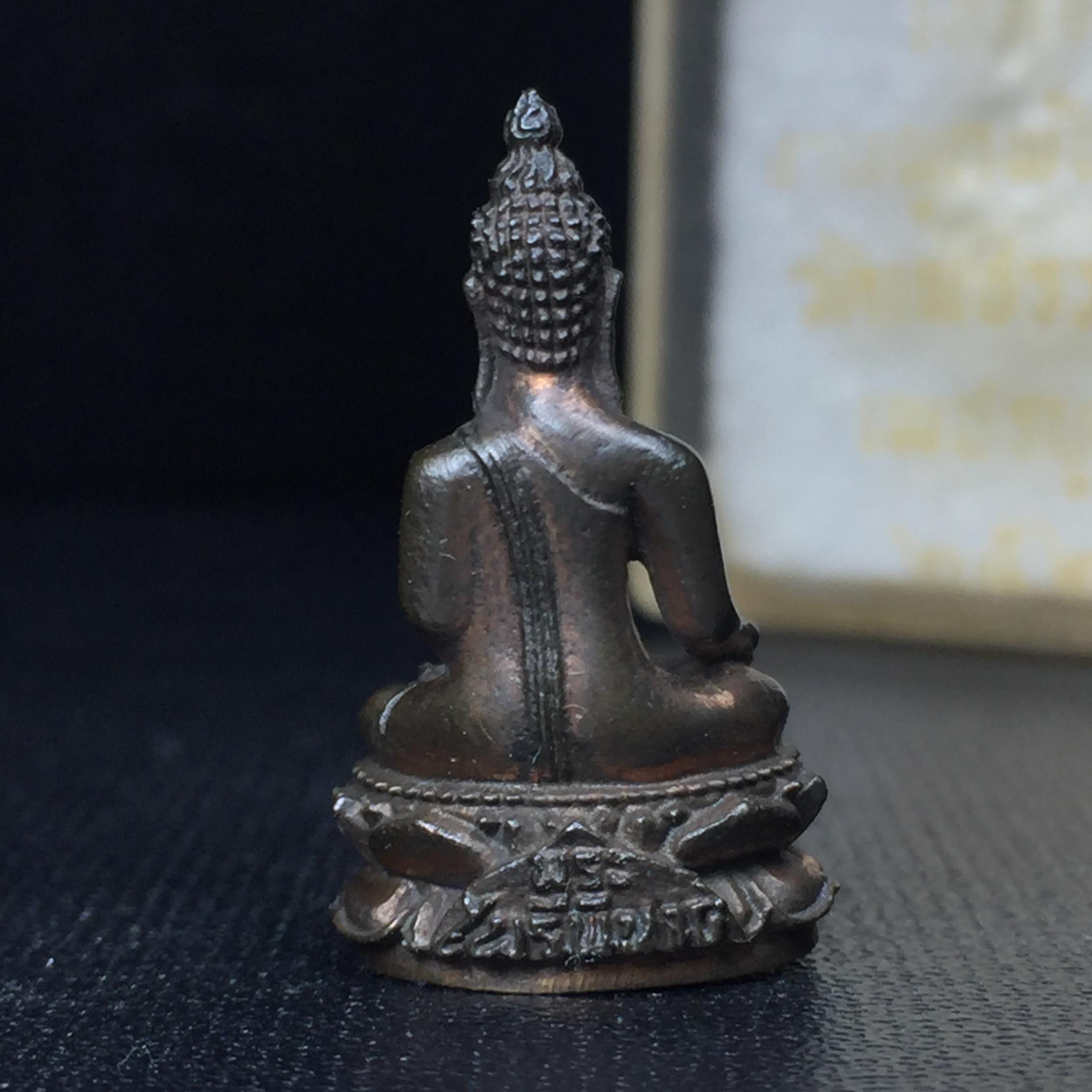 พระกริ่งไพรีพินาศ(รุ่นแรก สมเด็จพระญาณสังวร) วัดเพชรวราราม รุ่นเขาค้อ เนื้อนวโลหะ ตอกโค้ต ปี2520 จ.เพชรบูรณ์(คัดสภาพสวยครบกล่องบรรจุเดิม)(1ใน2309 องค์)