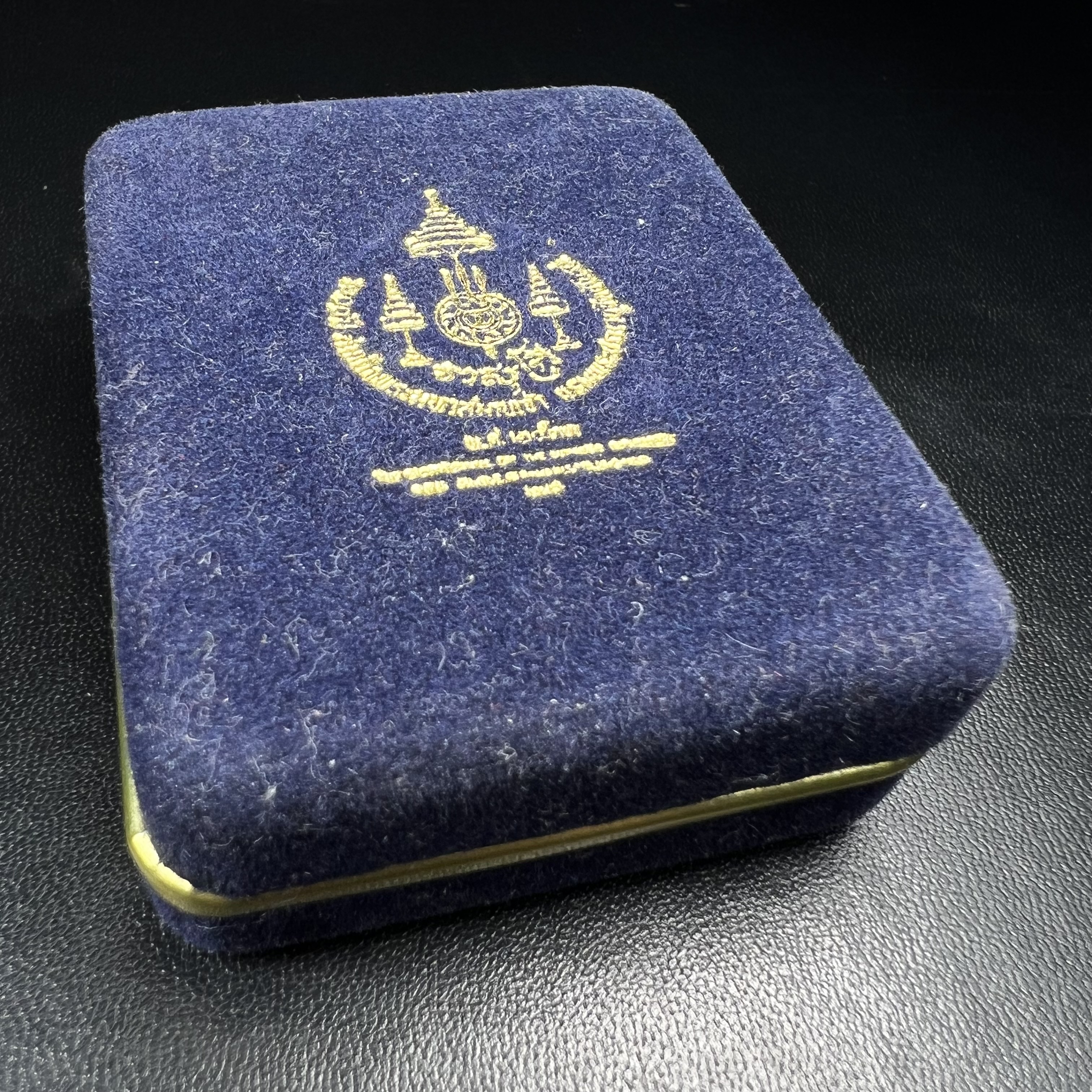 พระกริ่งปรมานุชิตชิโนรส วัดพระเชตุพนวิมลมังคลาราม(วัดโพธิ์) ปี2533 เนื้อเงิน ( ในหลวงรัชกาลที่9เสด็จเททอง)พิธีใหญ่ งดงามด้วยพุทธศิลป์เปี่ยมด้วยพุทธคุณ อีกหนึ่งรุ่นที่แนะนำสะสมบูชา