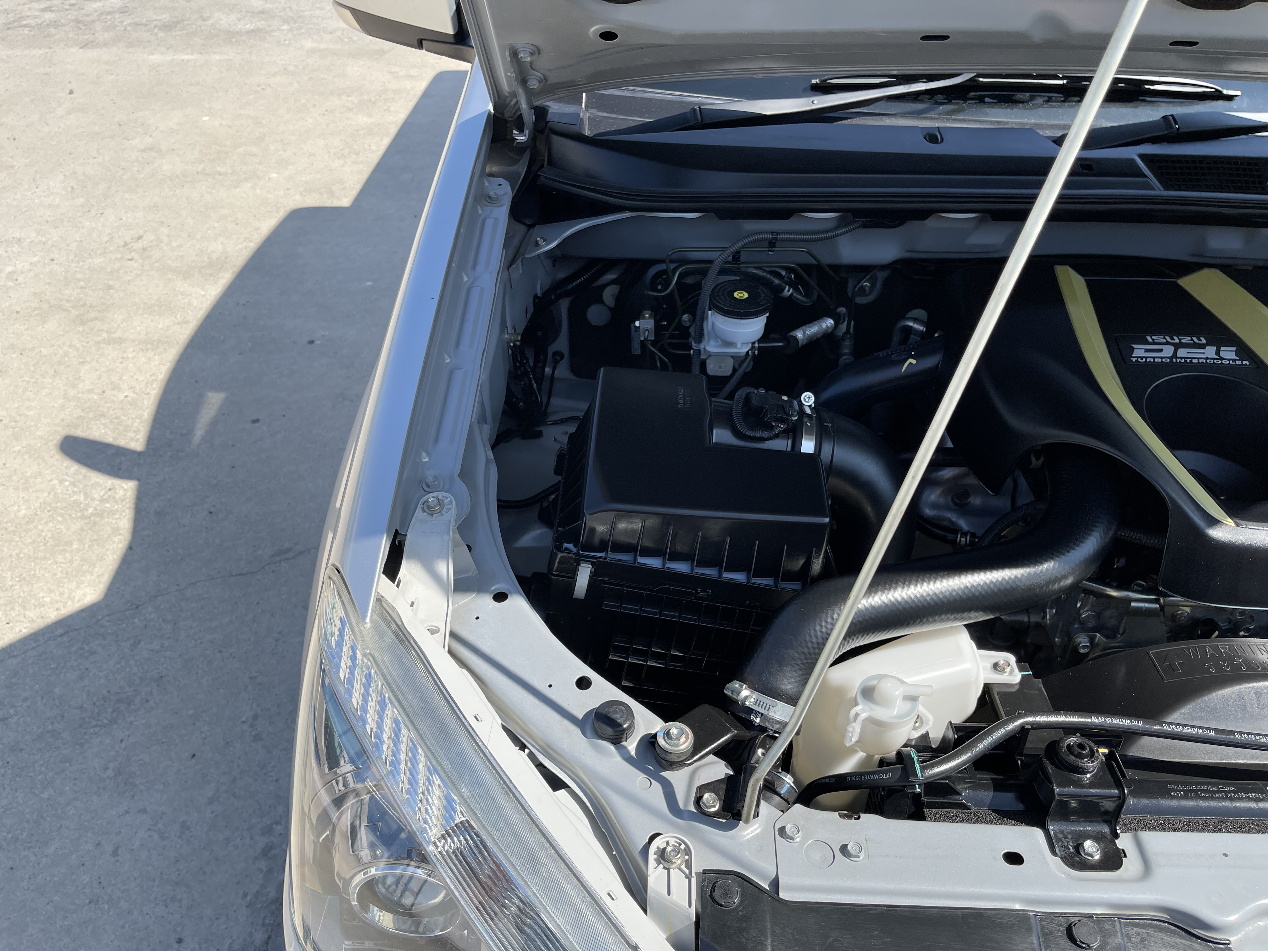 Isuzu Dmax All New Cab 2.5 L 2015 เงิน