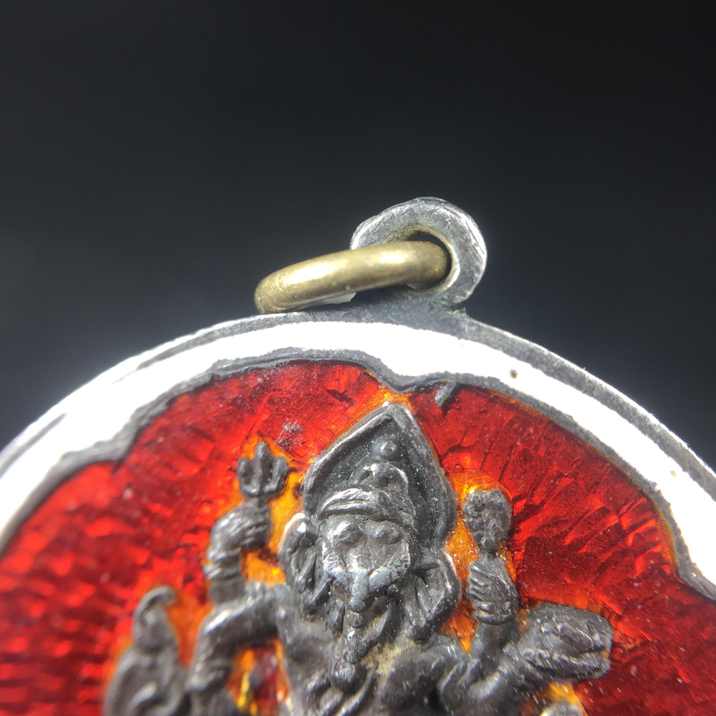 เหรียญพระพิฆเนศวร ปี 2513 จัดสร้างโดย "ท่านอาจารย์ ฉลาด เค้ามูลคดี" เนื้อเงินลงยา(สภาพสวยเดิม ผิวเงินเดิม ผิวลงยาติดเต็มไม่มีกระเทาะ)พิธีใหญ่เป็นเหรียญที่อยู่ในความนิยมสะสมของกลุ่มดารา ศิลปิน หายาก