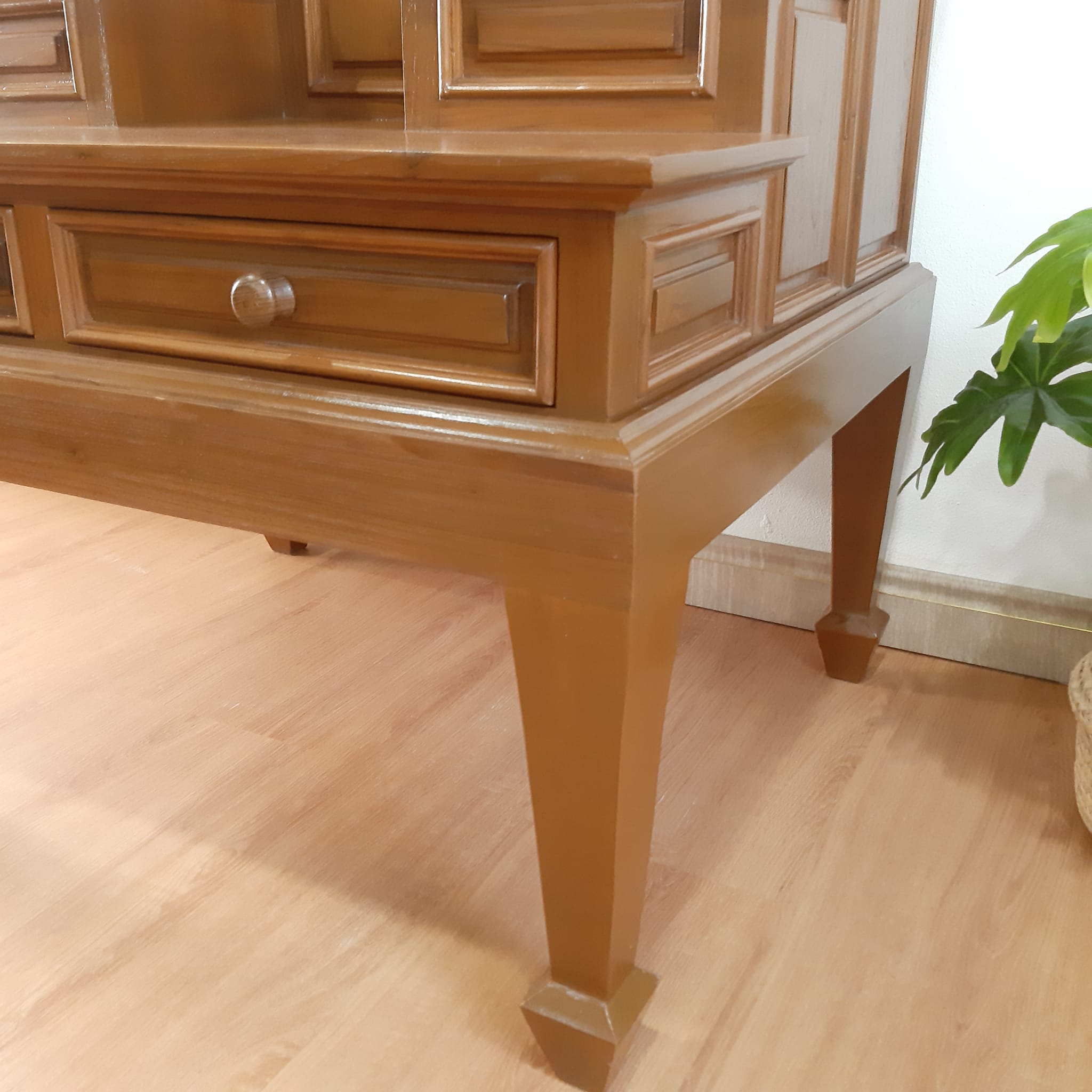 โต๊ะหมู่ รุ่น เบญจา (เเท่น 5 เล็ก ขาโบราณ)