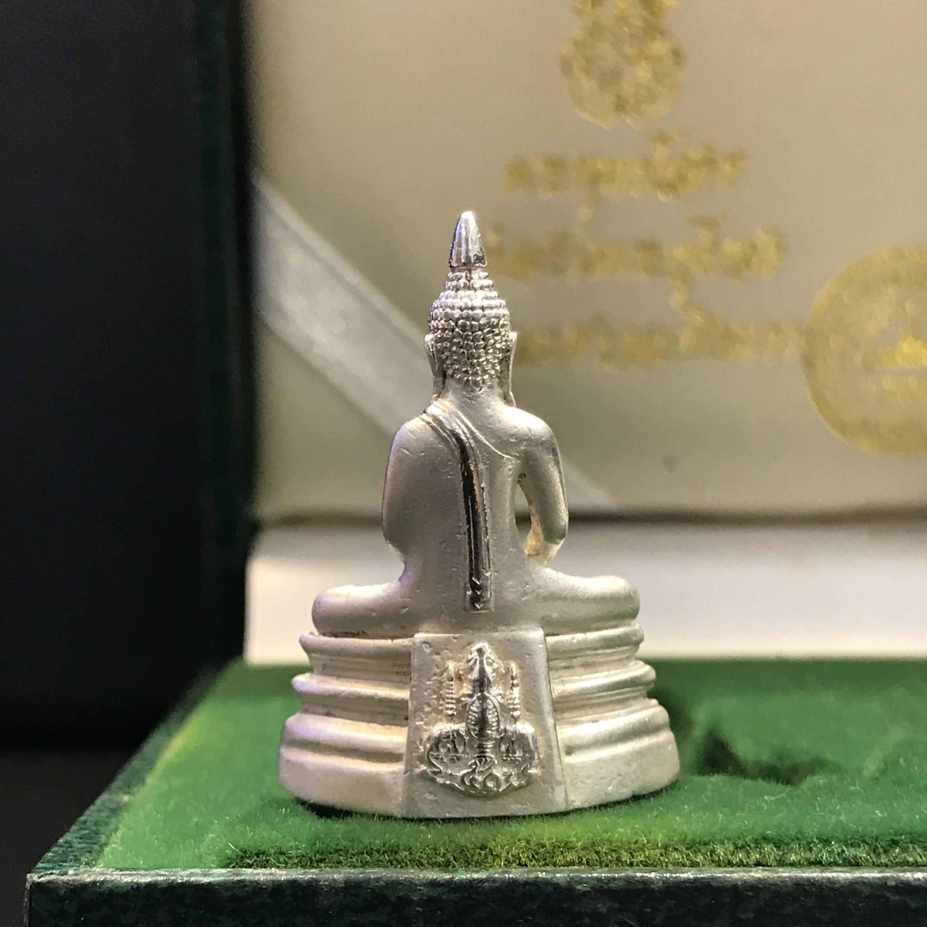 พระกริ่งพระพุทธโสธร ภปร. รุ่นย้อนยุค เนื้อเงิน ปี2539 ครองสิริราชสมบัติครบ 50 ปี