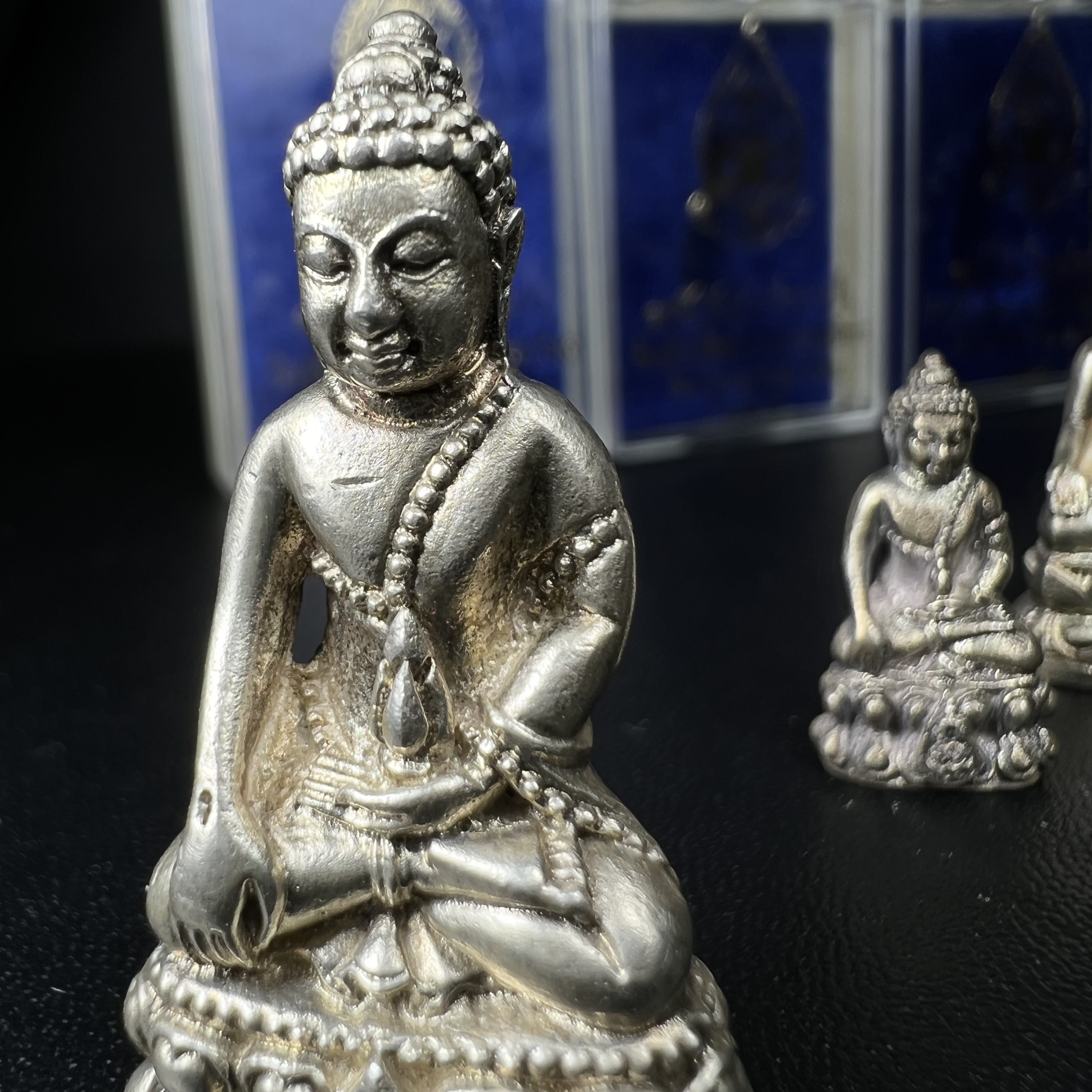 พระกริ่งนวปทุม ภปร.-พระชัยวัฒน์นวปทุม ภปร.-พระกริ่งไพรีพินาศ ภปร. รุ่นแรก วัดปทุมวนาราม ครบชุดเนื้อเงิน ปี2535(ในหลวงรัชกาลที่9เสด็จเททอง)(1ใน3000องค์)หายาก***เก็บทีเดียวครบชุดไปเลยรุ่นนี้ แนะนำ....ตอนนี้หายากแล้ว***