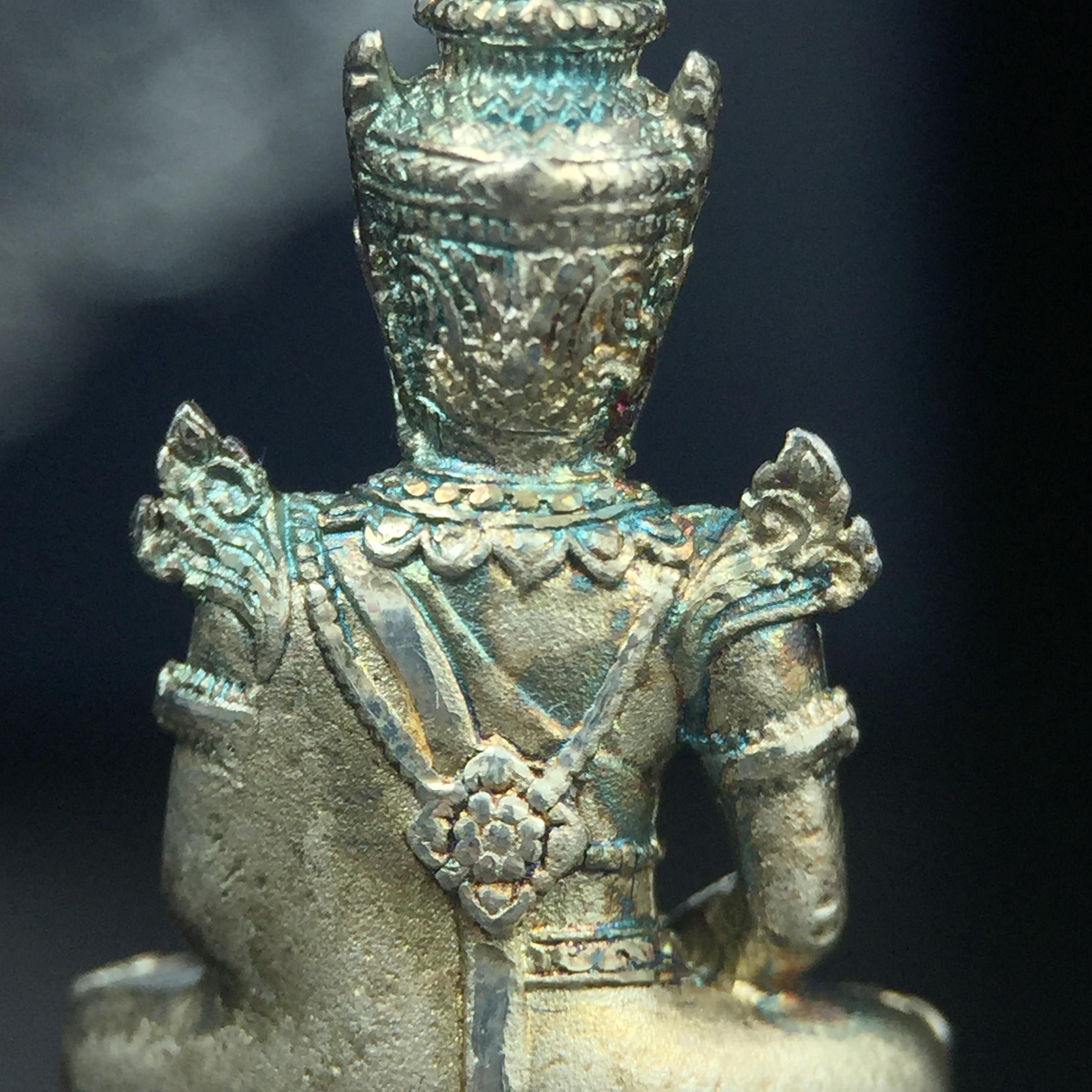 พระแก้วมรกต กรมสรรพสามิตจัดสร้างขึ้นเนื่องในโอกาสครบรอบ 64 ปีของกรมสรรพสามิต และเนื่องในวโรกาสที่พระบาทสมเด็จพระเจ้าอยู่หัวทรงครองราชย์ครบ50ปีเมื่อ พ.ศ.2539 เนื้อเงินทรายนวลขัดเงา(ผิวเดิมๆขึ้นสีรุ้งธรรมชาติสวย(สเน่ห์พระเนื้อเงินสีสันที่ธรรมชาติสรรค์สร้าง)