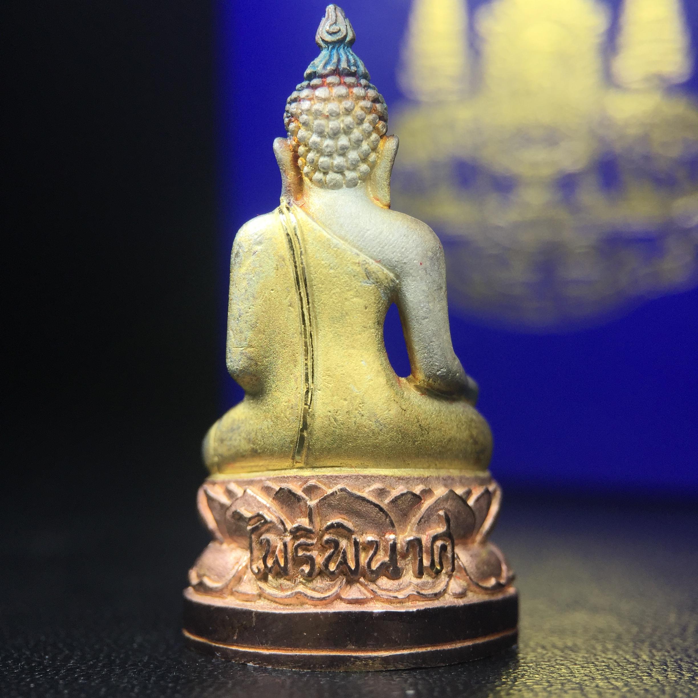 พระกริ่งไพรีพินาศ ครองสิริราชสมบัติครบ 50 ปี พ.ศ.2540 เนื้อเงินสามกษัตริย์ ผิวเดิมๆขึ้นสีรุ้งธรรมชาติแบบนิยม(สเน่ห์พระเนื้อเงินสีสันที่ธรรมชาติสรรค์สร้าง)พร้อมกล่องบรรจุเดิมครบ(เข้มขลังทรงอานุภาพยิ่งใหญ่ กำราบศัตรูพ่ายสิ้น พระไพรีพินาศ)(หายาก)1ใน539 องค์