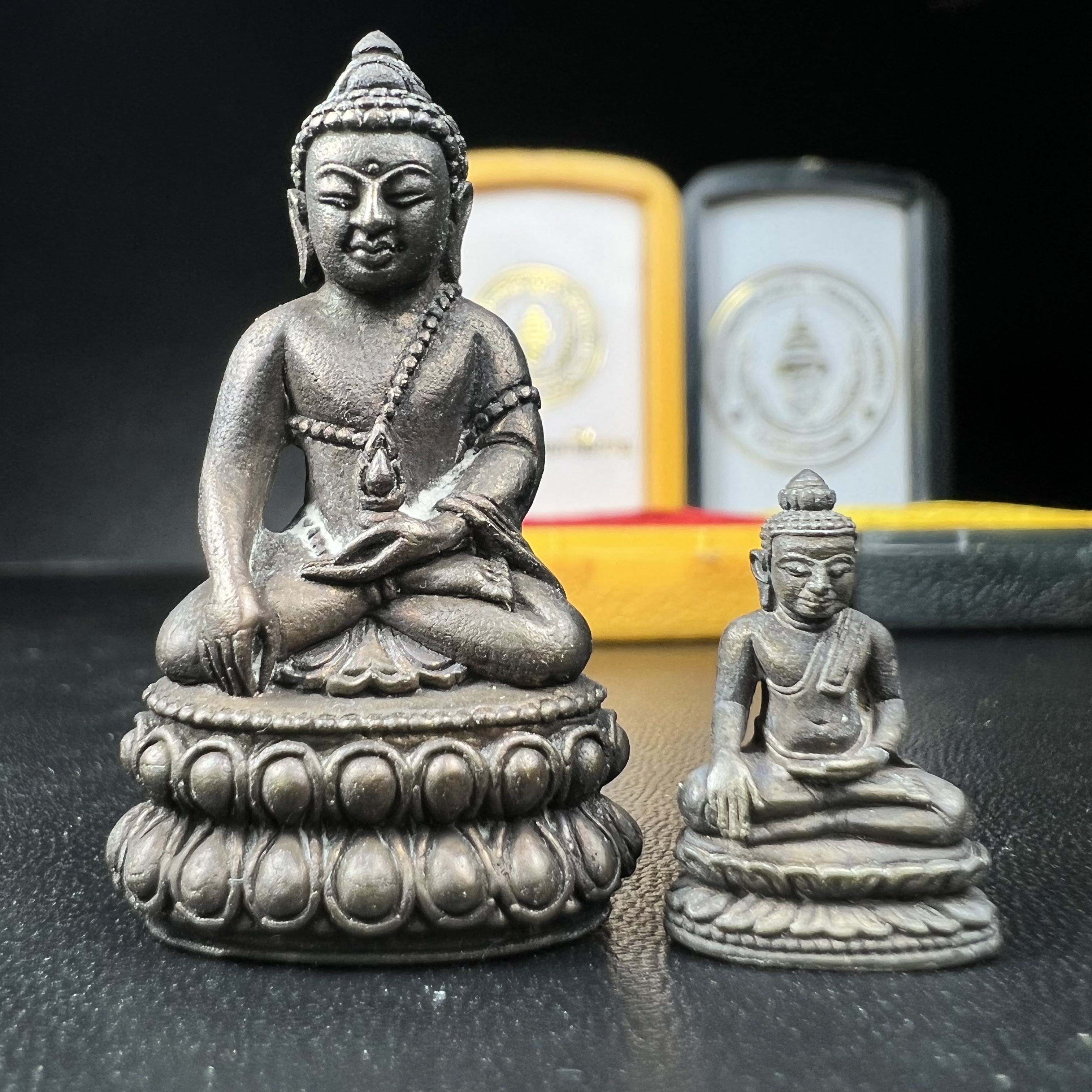 พระกริ่ง-พระชัยวัฒน์ ฉลองพระชนมายุครบ 7 รอบ 84 พรรษา สมเด็จพระสังฆราช(วาสน์) วัดราชบพิธฯ พ.ศ.2525 เนื้อนวโลหะ สภาพสวยมากกล่องบรรจุเดิมครบชุดสมบูรณ์(งานแกะแม่พิมพ์โดย นายช่างเกษม มงคลเจริญ)(1 ใน 1885 องค์)