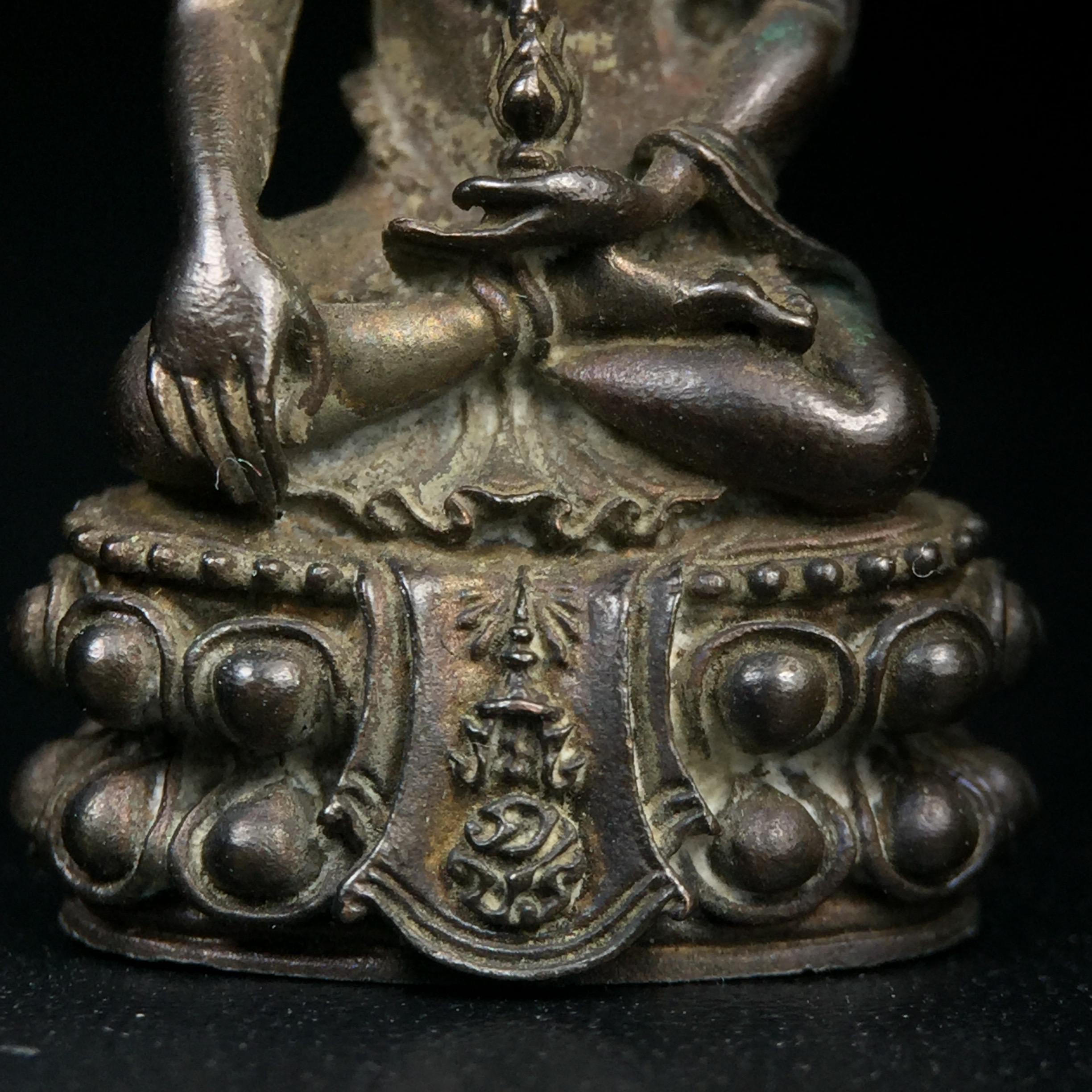 พระกริ่งศิรากาศ ภปร.(พระกริ่งคุ้มเกล้า)วัตถุมงคล"คุ้มเกล้าฯ" มูลนิธิ “คุ้มเกล้า” ในพระบรมราชูปถัมภ์ จัดสร้าง โรงพยาบาลภูมิพล เนื้อนวโลหะ(พิมพ์หน้าไทย)(ในหลวงรัชกาลที่9เสด็จเททอง)(พิธีใหญ่)(นิยม)