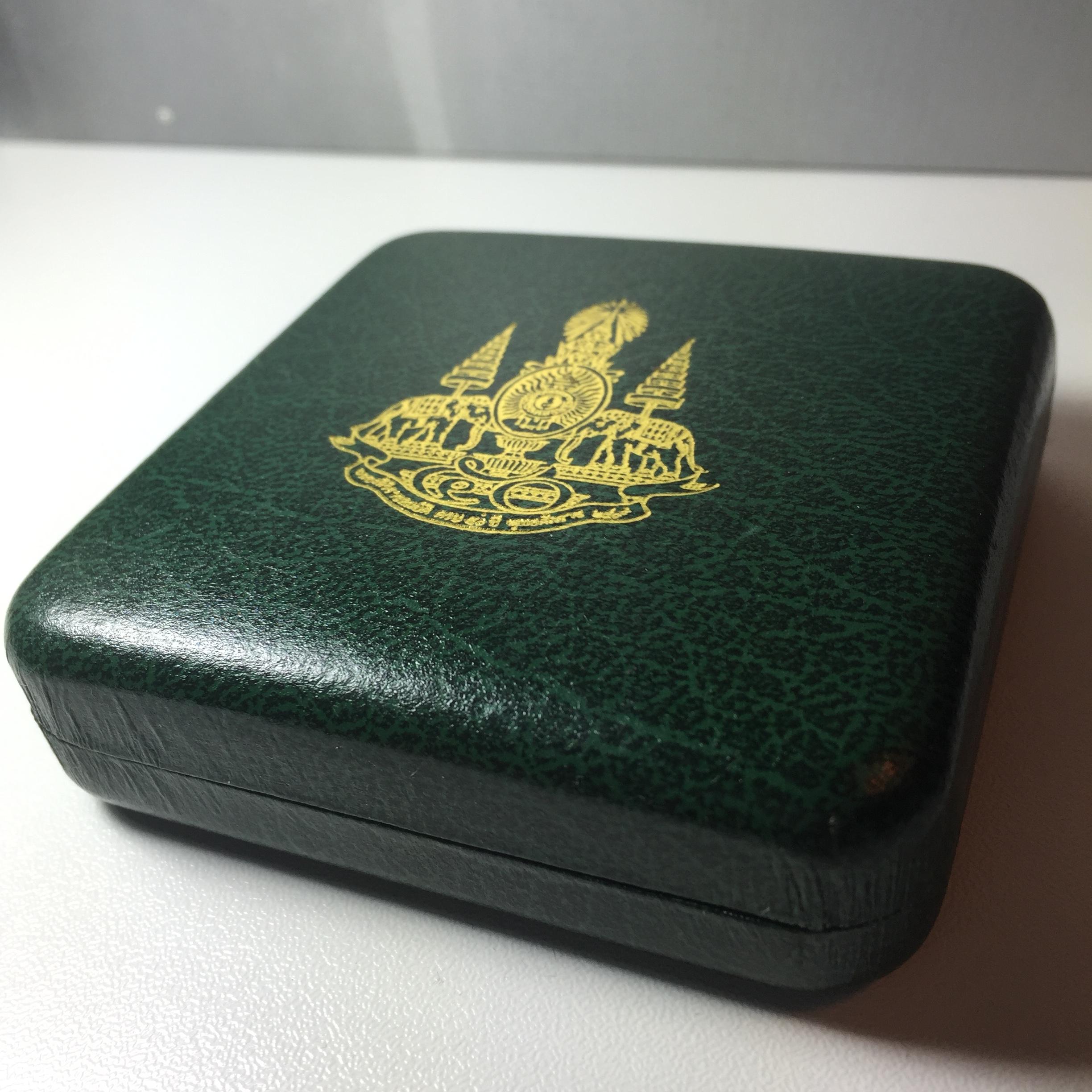 พระกริ่งพระพุทธโสธร ภ.ป.ร.ย้อนยุค รุ่นสร้างพระอุโบสถ เนื้อทองคำ พ.ศ.2539