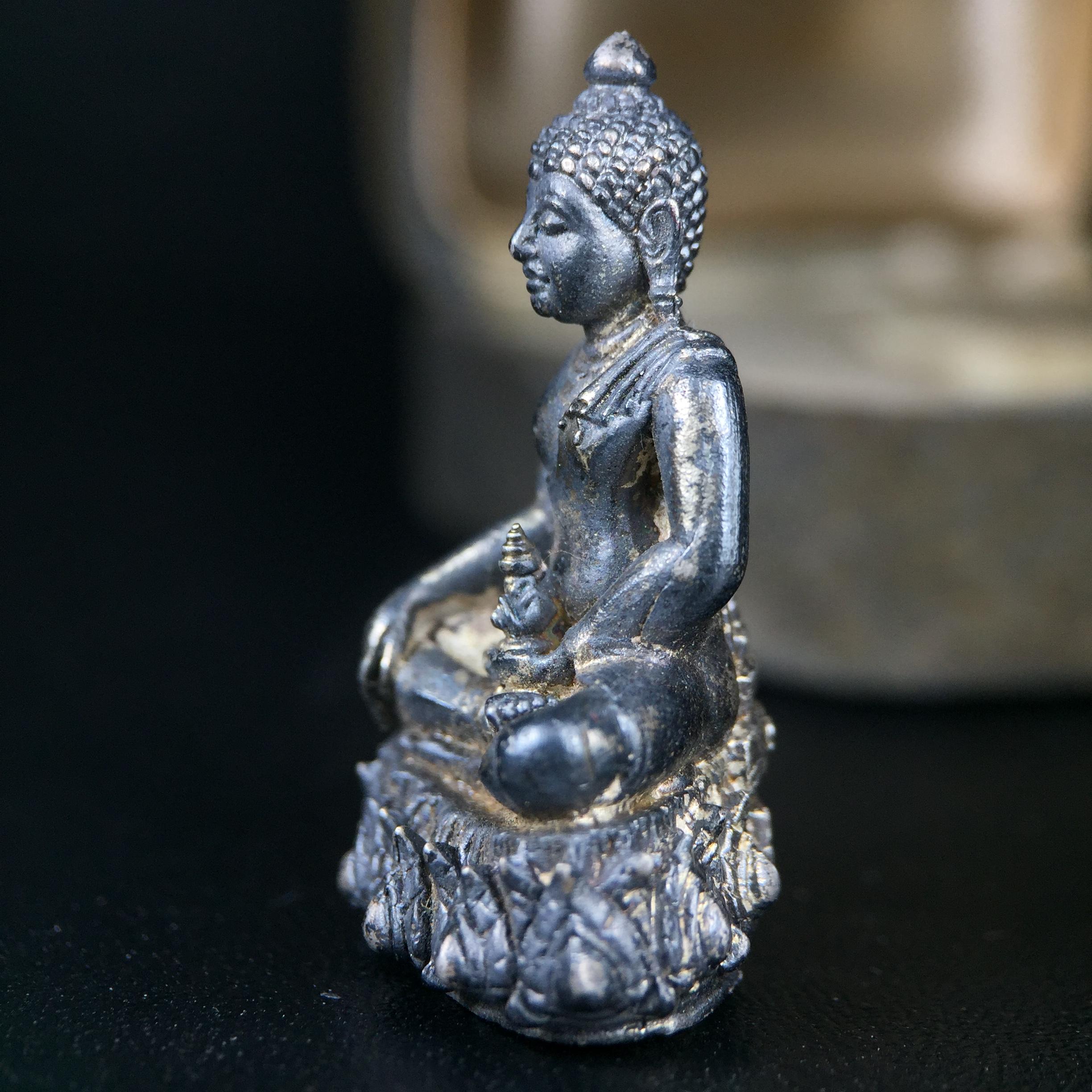 พระกริ่งวาสนา 80 พรรษา สมเด็จพระสังฆราช (วาสน์) วัดราชบพิธฯ ปี2521 เนื้อเงิน(ตอกหมายเลข)(ตอกโค๊ตพระปิดตา) โดยมีหลวงปู่โต๊ะ วัดประดู่ฉิมพลีร่วมปลุกเสก สภาพผิวเดิม สวยจัด แชมป์ๆพร้อมกล่องบรรจุเดิม(หายาก)