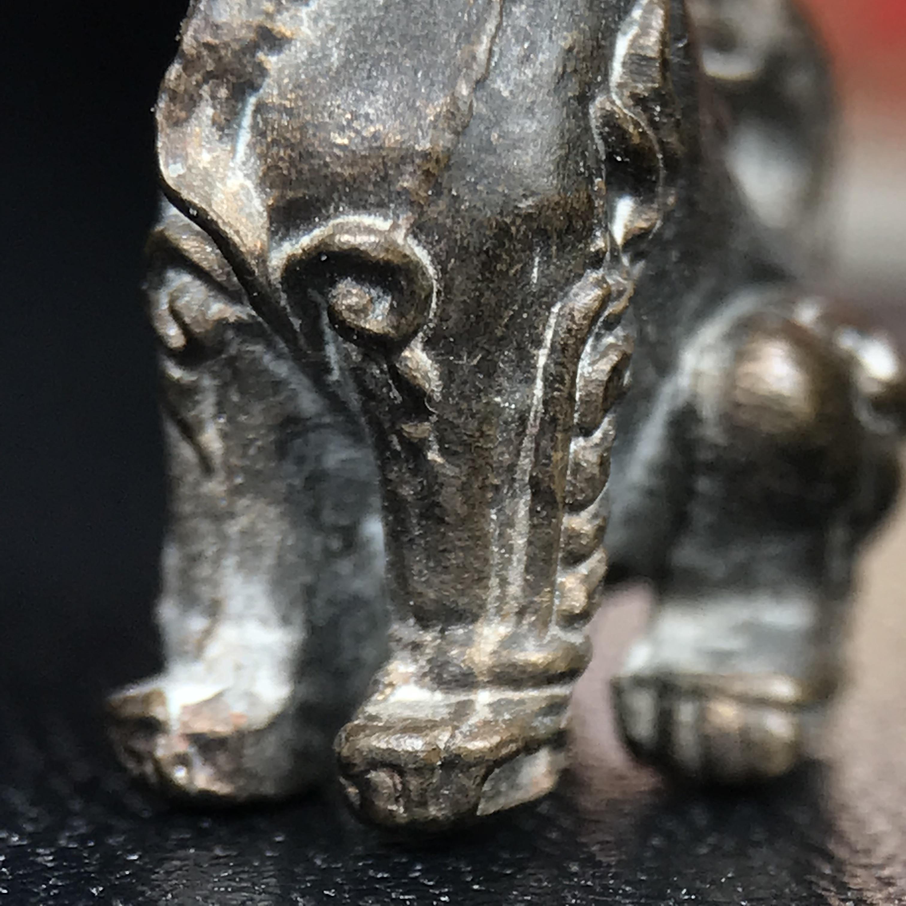 สิงห์เจ้าพ่อดำ วัดบุพพาราม จ.เชียงใหม่ ปี 2518 เนื้อนวโลหะ(ตอก 2 โค๊ต)หายาก(สภาพผิวเดิมสวยเดิมกล่องครบ) สิงห์รุ่นนี้มีพิธีดีมีเกจิอาจารย์ที่ร่วมปลุกเสกมากมาย****เครื่องราง ที่พระบาทสมเด็จพระเจ้าอยุ่รัชกาลที่ ๙ ทรงเสด็จฯประกอบพิธีด้วยพระองค์เอง