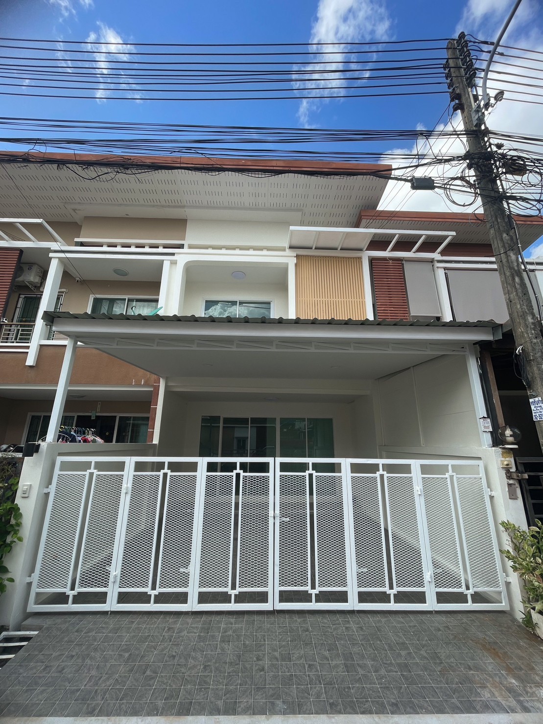 For Sale : Talad Yai, 2-Storey Townhome, 3 Bedrooms 2 Bathrooms