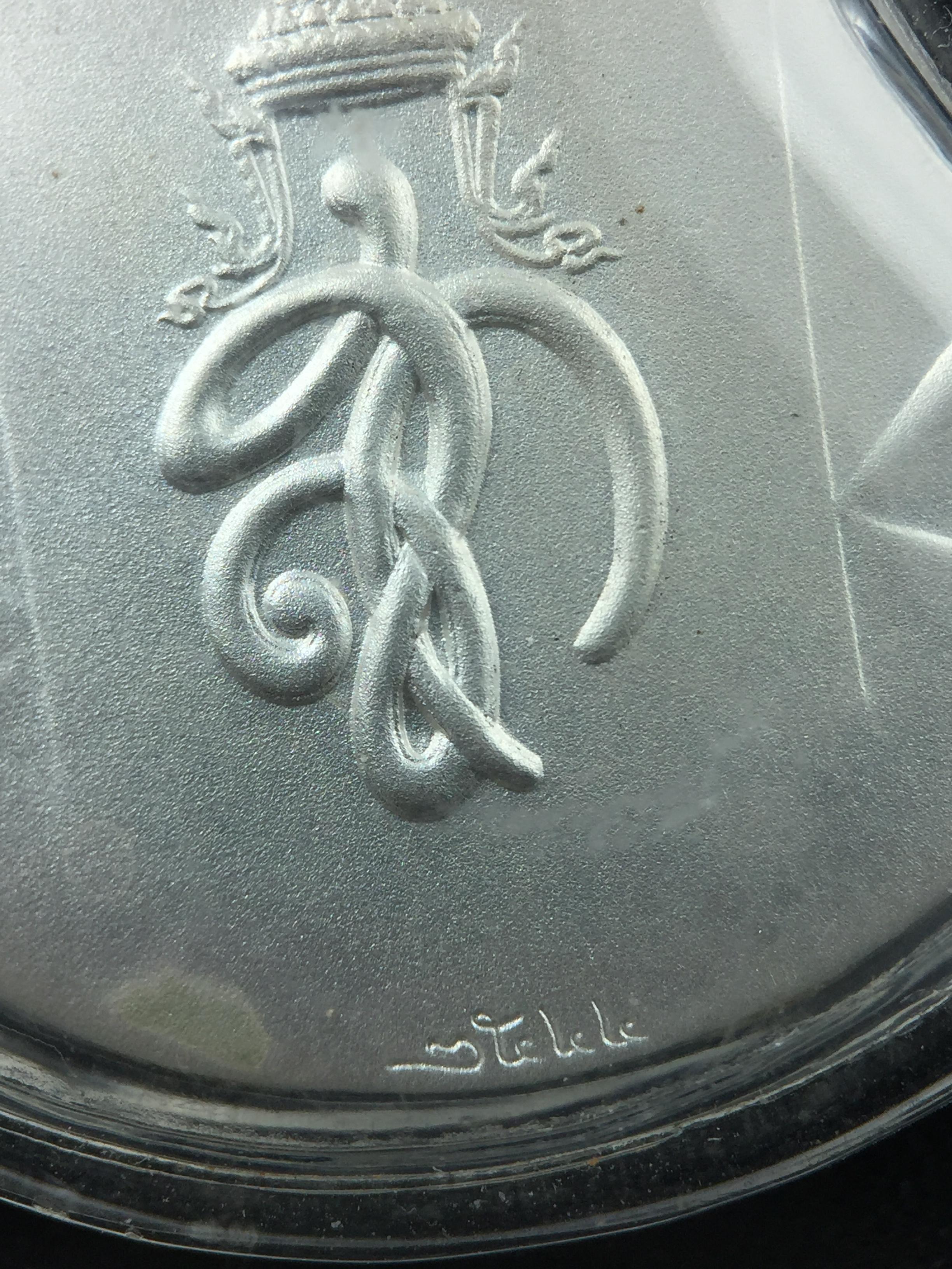 เหรียญหลวงปู่ทวด พระนามาภิไธย สก. แบบงานฉลุโบราณ(HAND MADE) ปี 2544 เนื้อเงิน พิธีปลุกเสก ณ อุโบสถวัดช้างให้ และ พิธีมังคลาภิเษก ณ พระอุโบสถ วัดพระศรีรัตนศาสดาราม(วัดพระแก้ว) (1 ใน 2000 เหรียญ)พบเจอน้อยหายากมาก