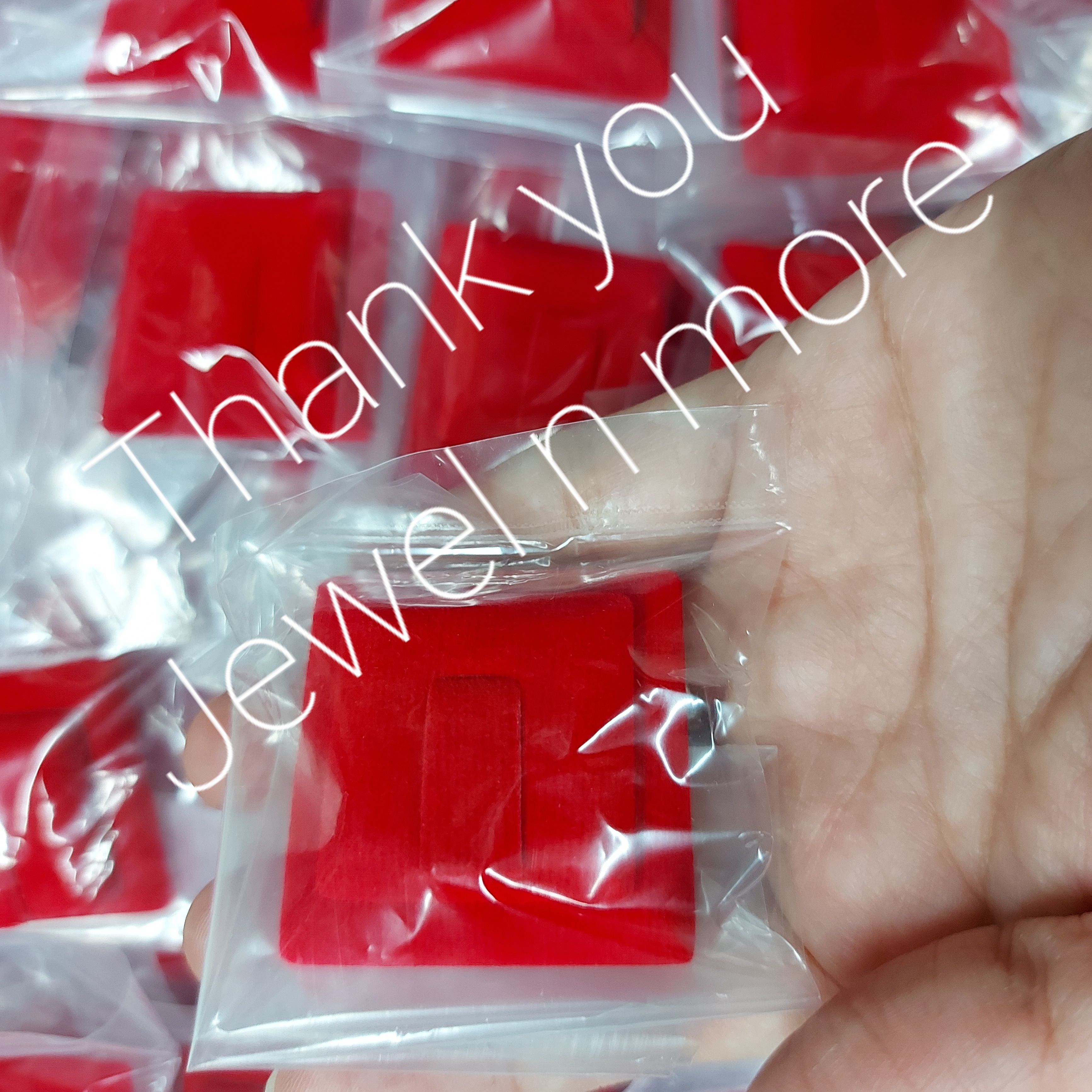 แท่นโชว์แหวนแบบเกี่ยว ก้านตรง กำมะหยี่สีแดง (6ชิ้น)