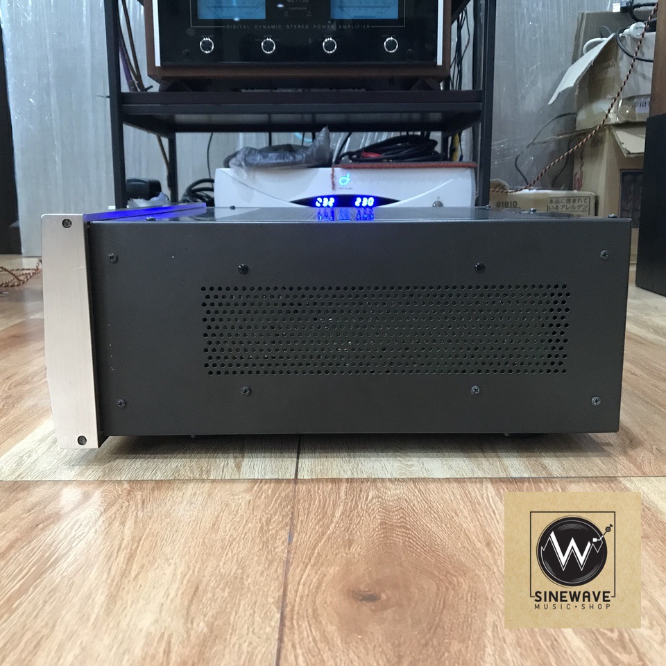 Integrated Amp ยี่ห้อ Accuphase รุ่น E-303 (Made in Japan) ไฟ 220Volts