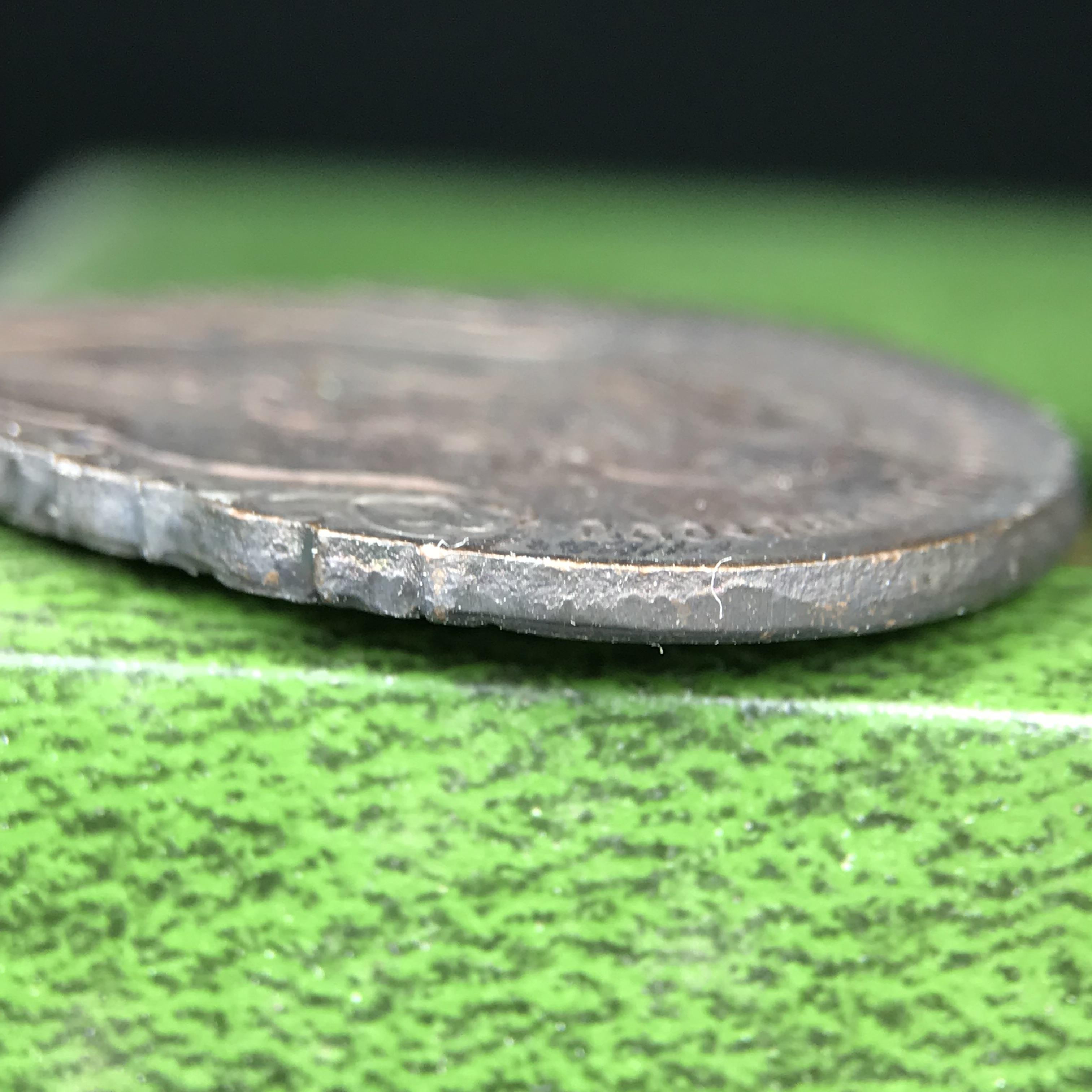 เหรียญพระแก้วมรกตหลัง ภปร. ฉลองกรุงรัตนโกสินทร์ครบ 200 ปี พ.ศ.2525 เนื้อทองแดงกล่องบรรจุเดิมครบ3พิมพ์(บล็อกพระราชศรัธา)(ในหลวงรัชกาลที่9 เสด็จในพิธี)พระคู่บ้านคู่เมือง...พระดี...พิธีใหญ่