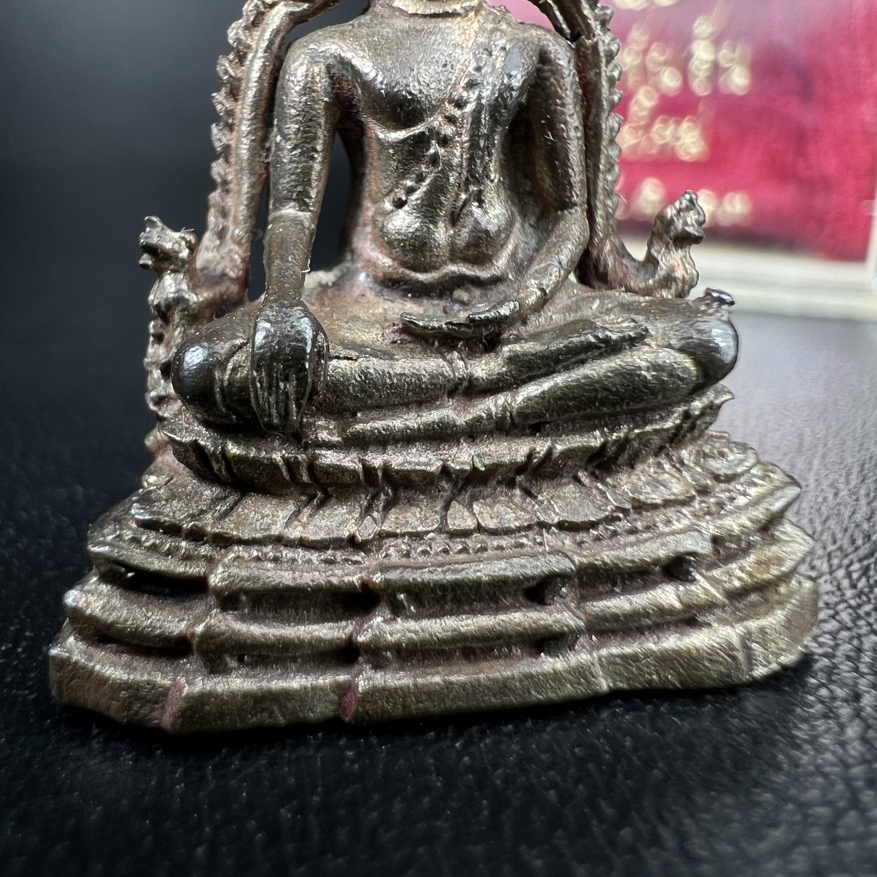 พระพุทธชินราช วัดพันอ้น จ.เชียงใหม่ ปี 2513 เนื้อนวโลหะ สภาพสวยจัดกล่องครบ(1ใน 2513 องค์)(พระดี ปีลึก พิธีใหญ่ เกจิในยุคร่วมปลุกเสก นิยม)อีกหนึ่งผลงานที่นายช่างเกษม มงคลเจริญ เป็นผู้ ออกแบบ และ แกะบล็อกพิมพ์ หลวงปู่โต๊ะ วัดประดู่ฉิมพลี ร่วมปลุกเสก