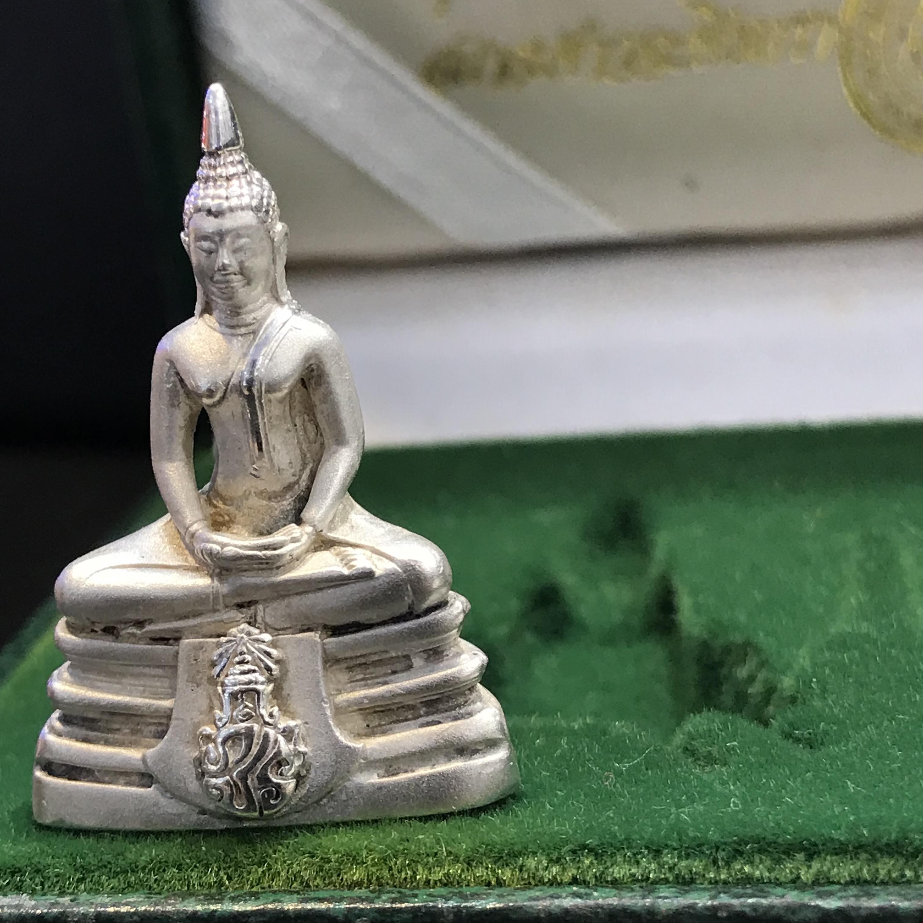 พระกริ่งพระพุทธโสธร ภปร. รุ่นย้อนยุค เนื้อเงิน ปี2539 ครองสิริราชสมบัติครบ 50 ปี