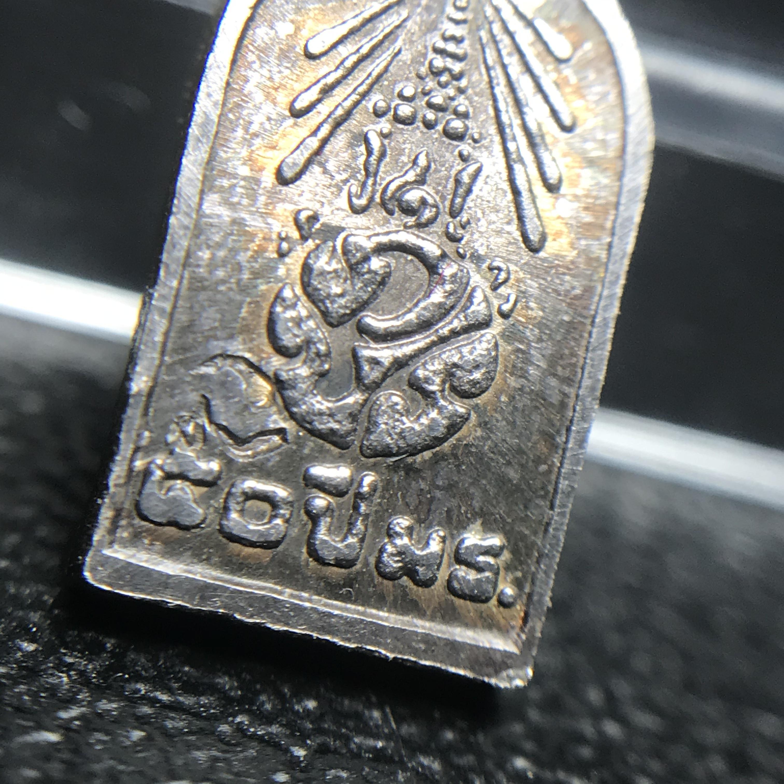 พระปรกใบมะขาม พระพุทธสิหิงค์ ภปร ธรรมศาสตร์ 50ปี เนื้อเงิน(ในหลวงรัชกาลที่9 เสด็จเททอง)(พระปรกใบมะขาม ภปร. รุ่นแรก)หายาก ผิวเดิมสวย