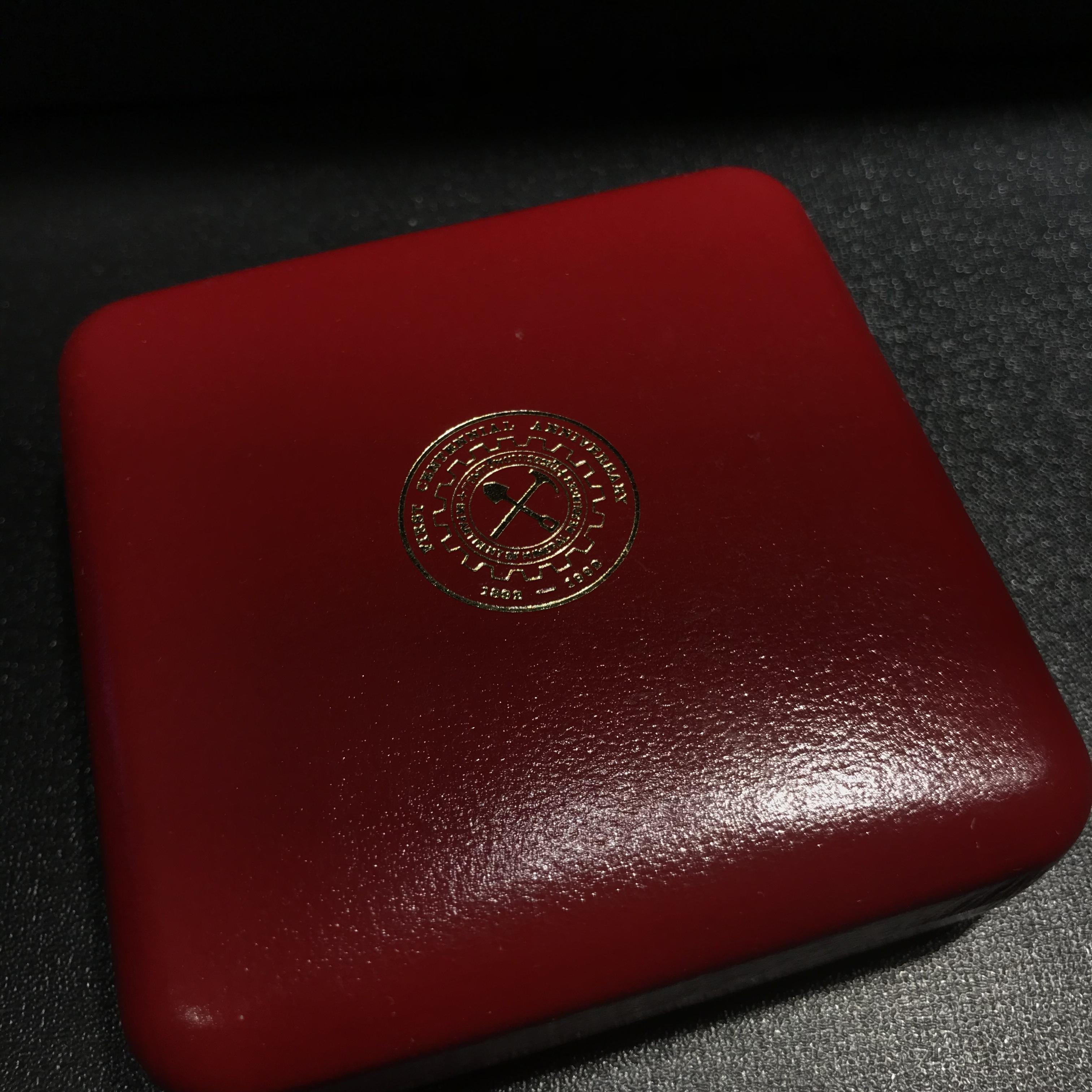 เหรียญที่ระลึกเนื่องในโอกาสครบ 100 ปี กรมทรัพยากรธรณี เนื้อทองแดงพร้อมกล่องบรรจุเดิม(ตัวติดผลิตน้อยหายาก)(1ใน5000เหรียญ)