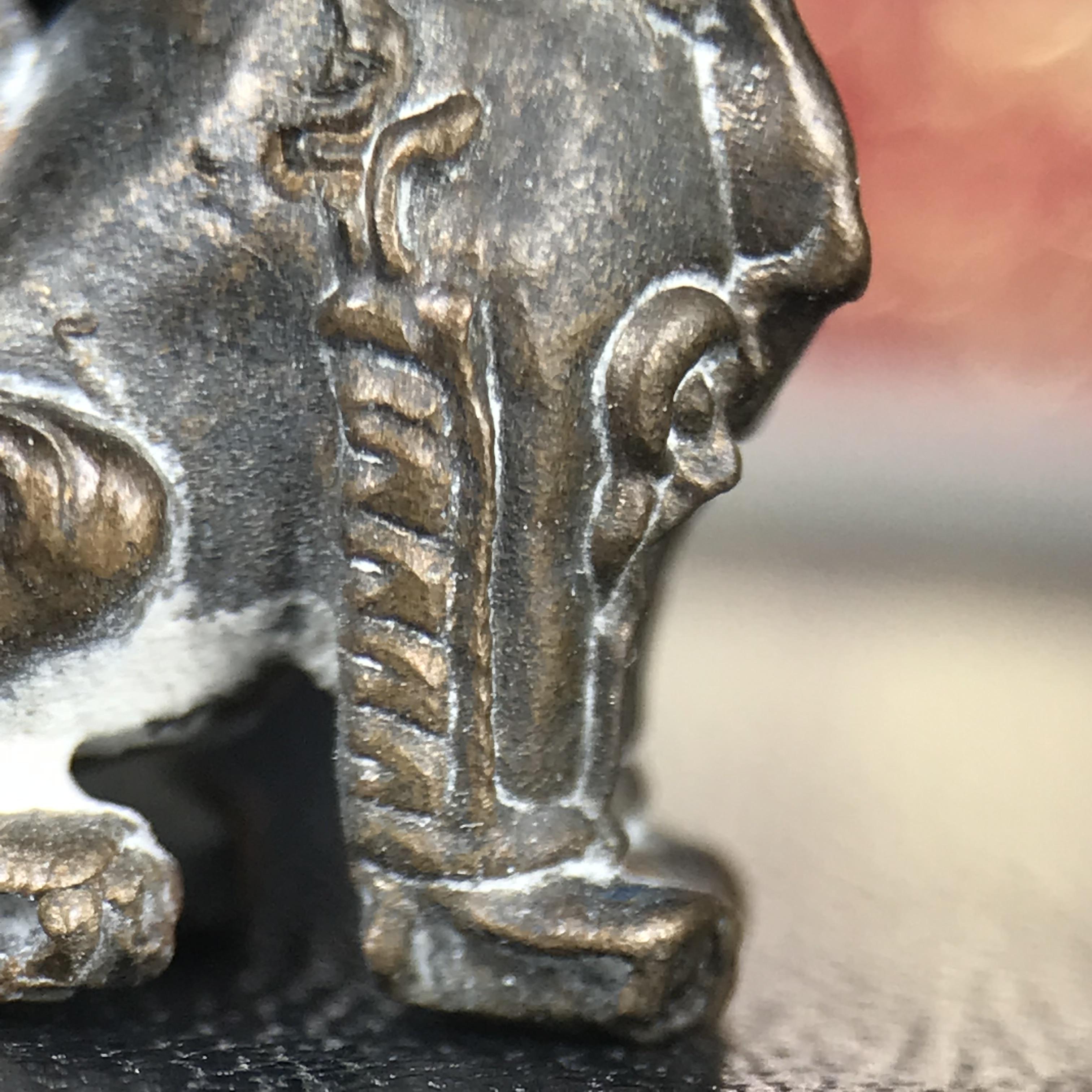 สิงห์เจ้าพ่อดำ วัดบุพพาราม จ.เชียงใหม่ ปี 2518 เนื้อนวโลหะ(ตอก 2 โค๊ต)หายาก(สภาพผิวเดิมสวยเดิมกล่องครบ) สิงห์รุ่นนี้มีพิธีดีมีเกจิอาจารย์ที่ร่วมปลุกเสกมากมาย****เครื่องราง ที่พระบาทสมเด็จพระเจ้าอยุ่รัชกาลที่ ๙ ทรงเสด็จฯประกอบพิธีด้วยพระองค์เอง