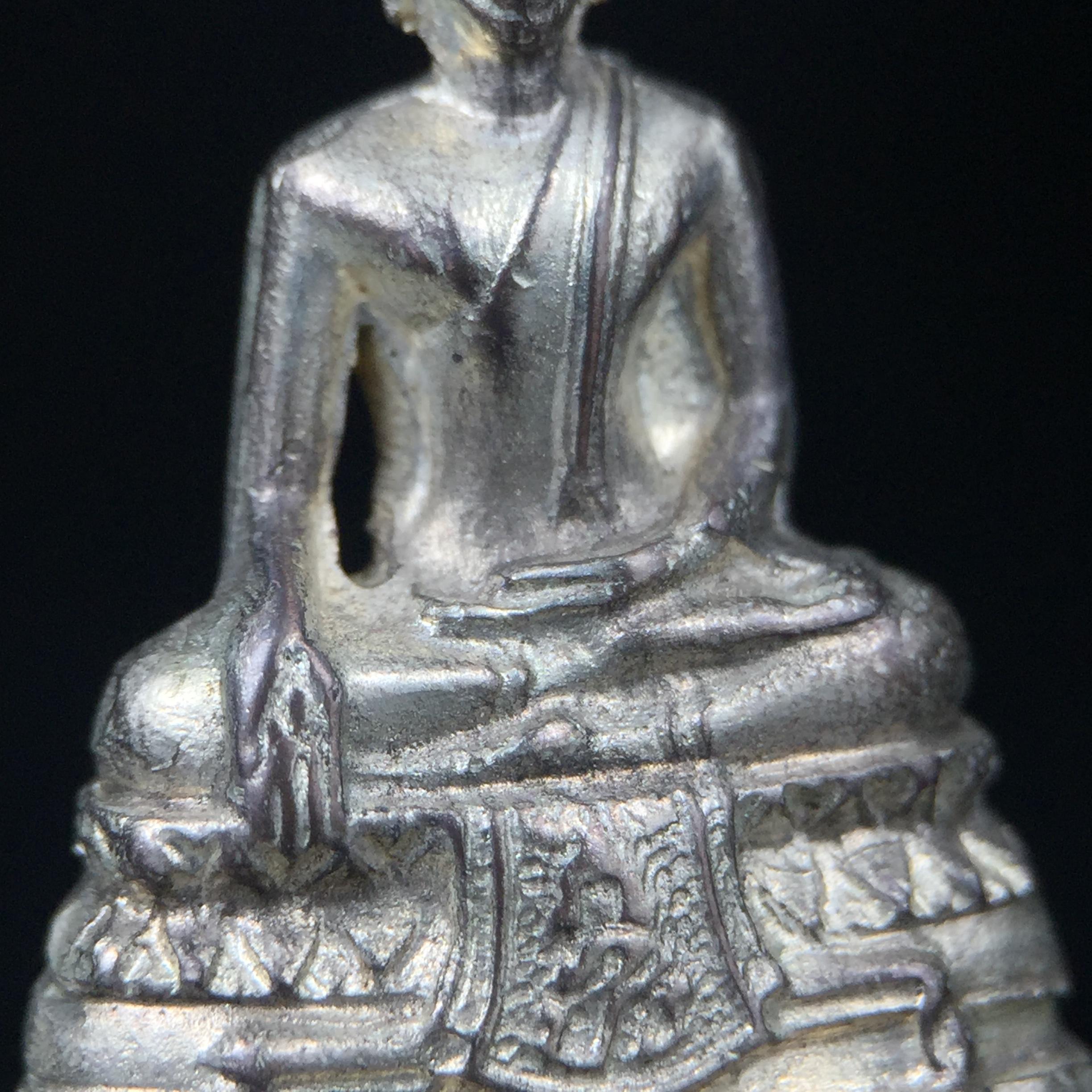 พระกริ่ง ภปร.(รุ่นแรก) วัดบวรนิเวศวิหาร พ.ศ.2508 กะไหล่เงินเดิม(กรรมการ)พิมพ์นิยม(ก้นตะไบหยาบ)สภาพคัดสวยเดิม(ในหลวงรัชกาลที่9ทรงเสด็จเททอง)พบเจอน้อยหายากมาก