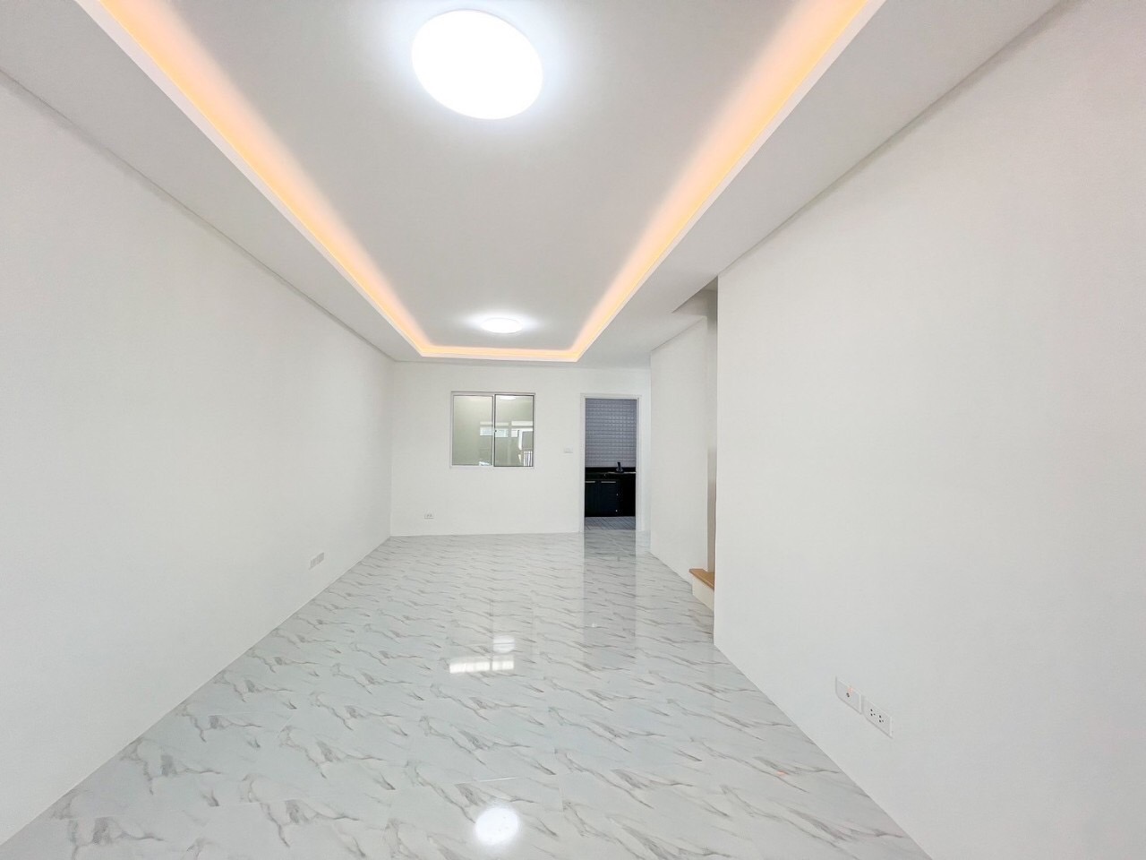 For Sales : Ratsada, 2-Story Town House, 3 Bedrooms 2 Bathrooms