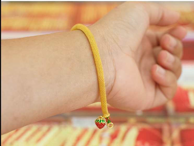 สร้อยข้อมือ สตอเบอรี่ 1 บาท รหัส 181