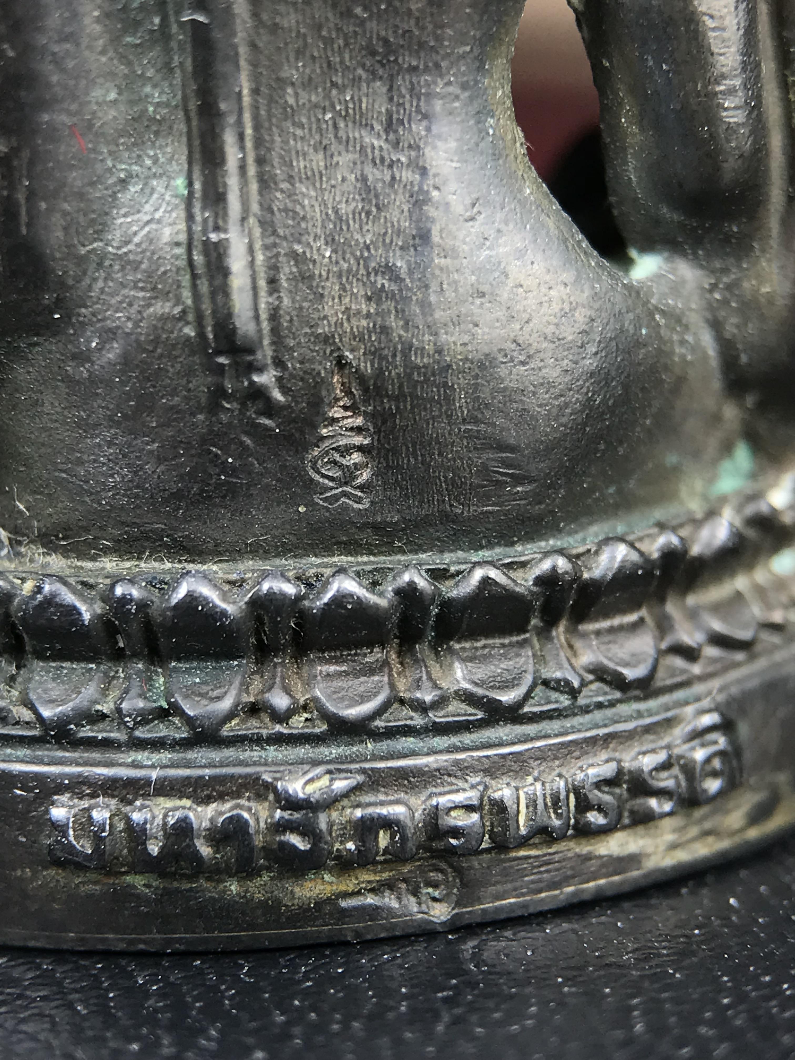 พระพุทธชินราชอินโดจีนมหาจักรพรรดิ อนุสรณ์ 100 ปี พิษณุโลกพิทยาคม (โรงเรียนชาย) พิธีจักรพรรดิมหาพุทธาภิเษก ปี 2542 เนื้อนวโลหะ(เต็มสูตรแก่ทองคำ) พิธีใหญ่มวลสารดีเกจิอาจารย์ยอดนิยมร่วมปลุกเสก*** ตอกโค้ดและหมายเลข*** 1 ใน 999 องค์ ยอดนิยมหายาก